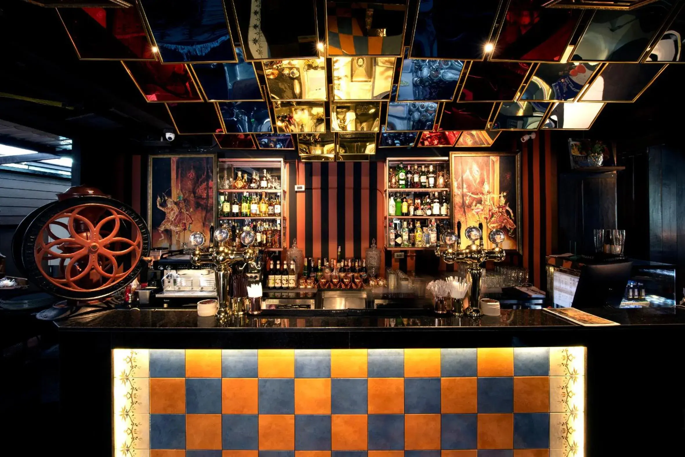 Restaurant/places to eat in Dhevi Bangkok Hotel Restaurant/places to eat in Dhevi Bangkok Hotel