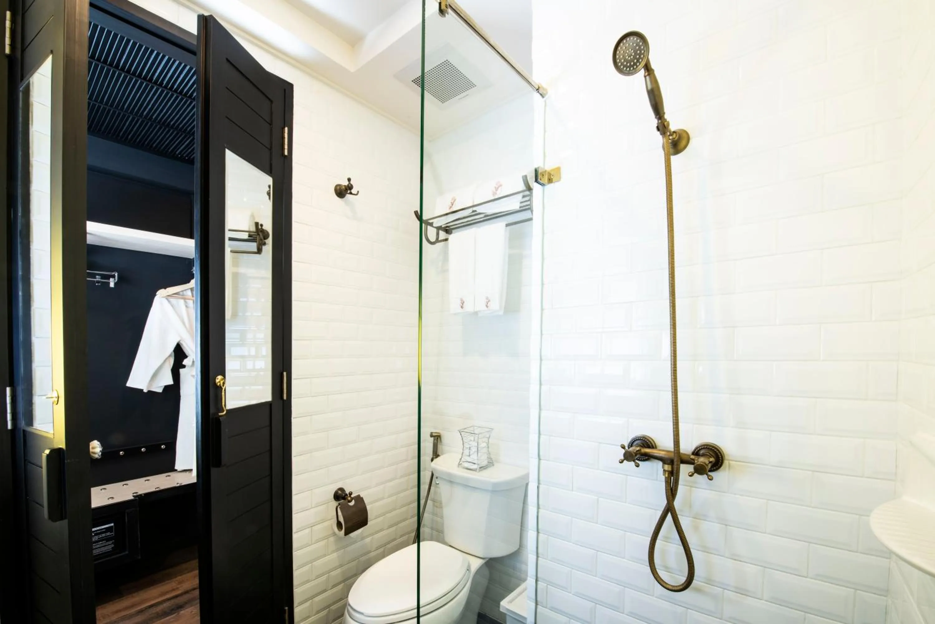 Bathroom in Dhevi Bangkok Hotel