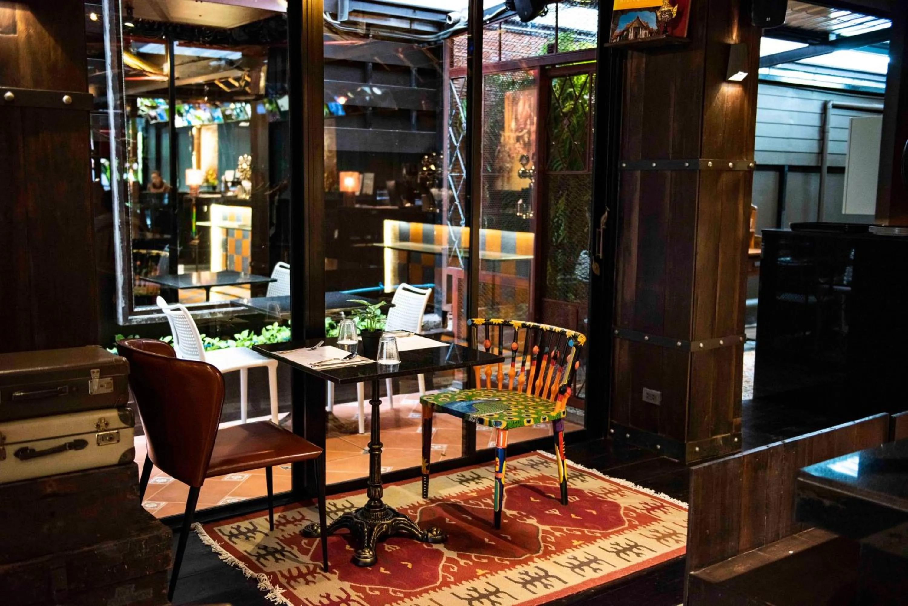 Restaurant/places to eat in Dhevi Bangkok Hotel