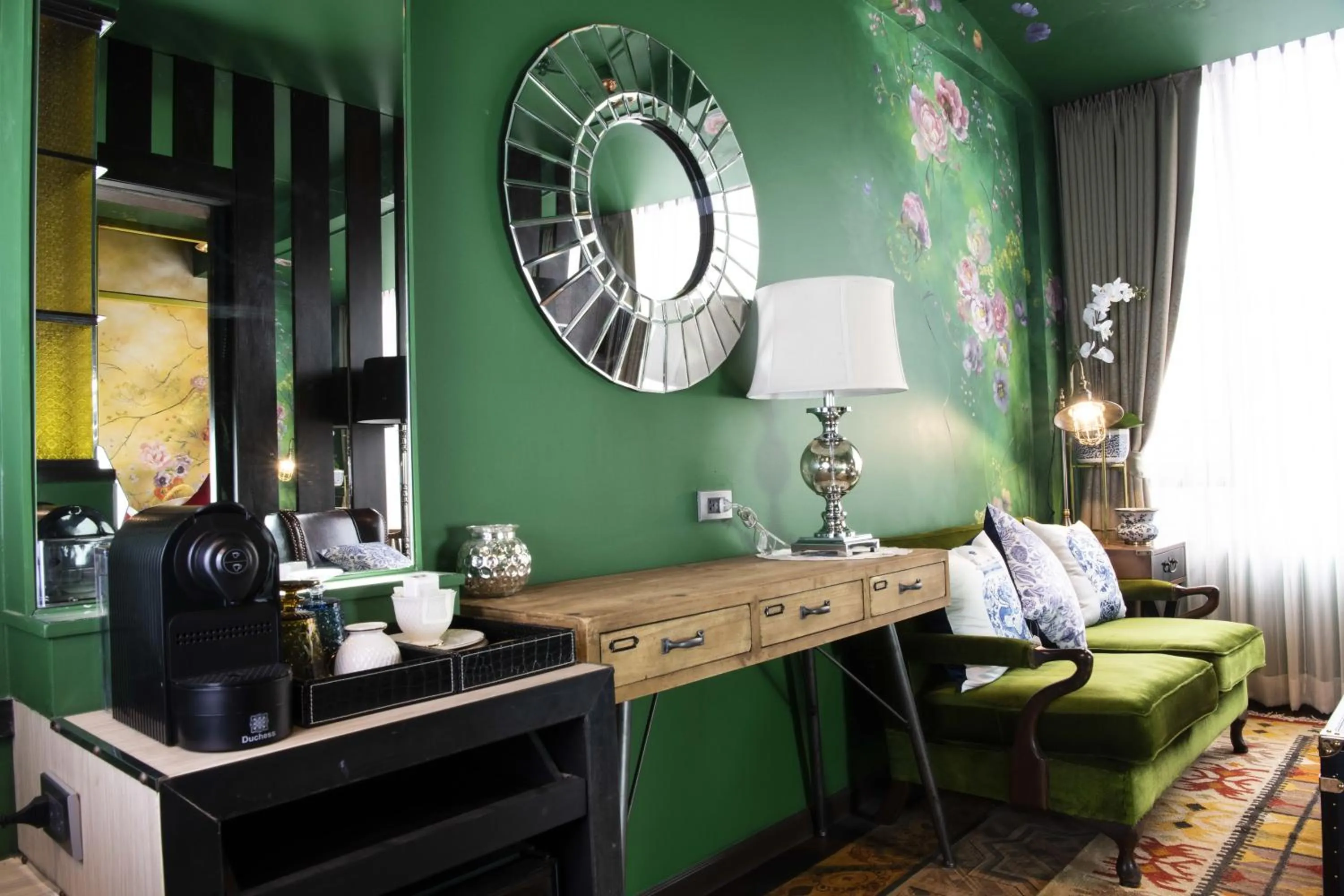 Coffee/tea facilities in Dhevi Bangkok Hotel