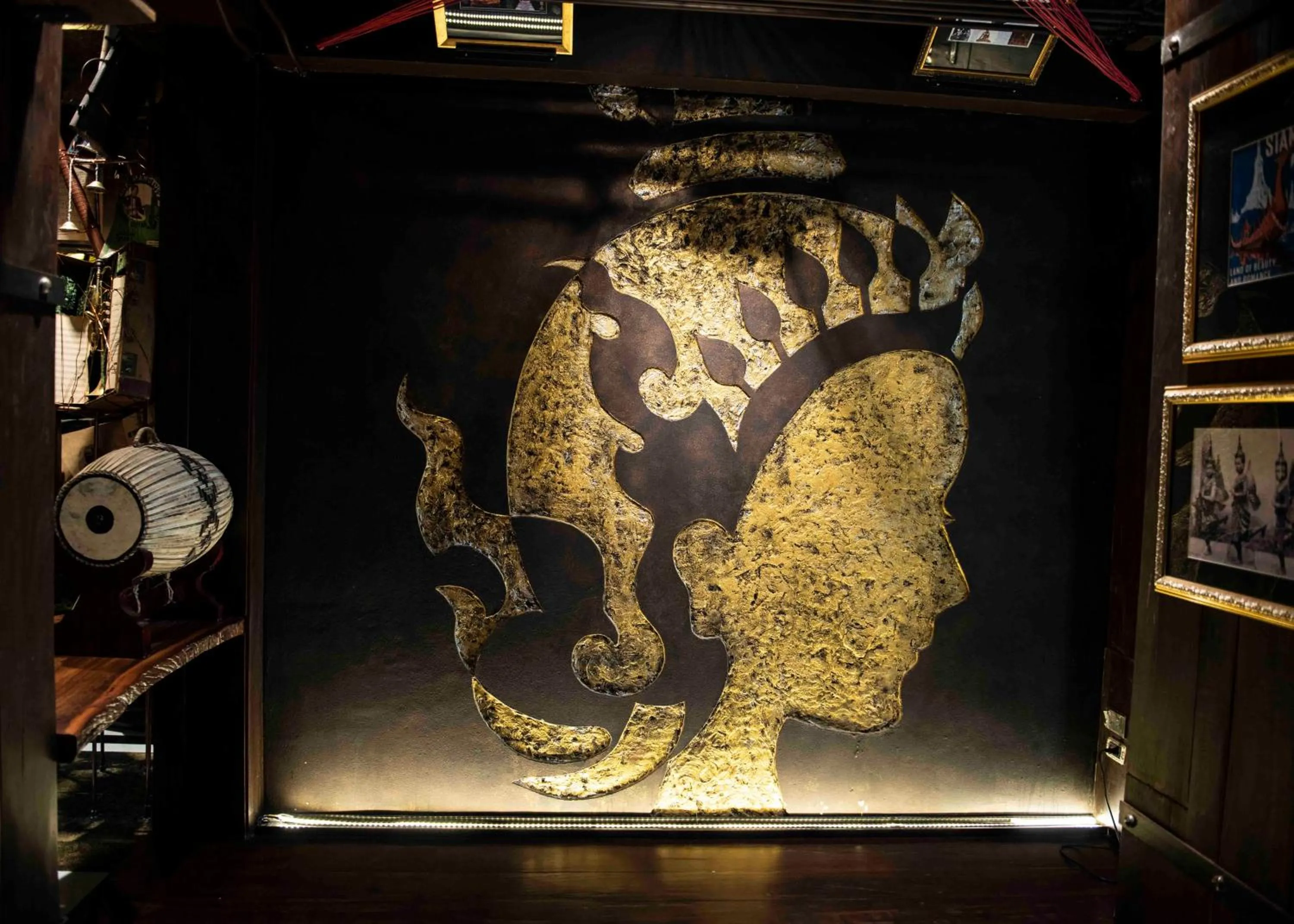 Restaurant/places to eat in Dhevi Bangkok Hotel