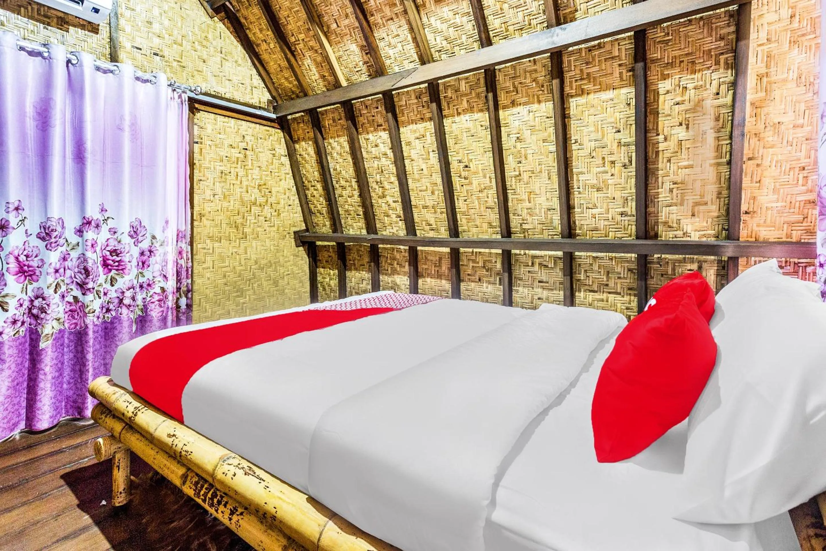 Bedroom, Bed in Hotel O Telone Bungalow