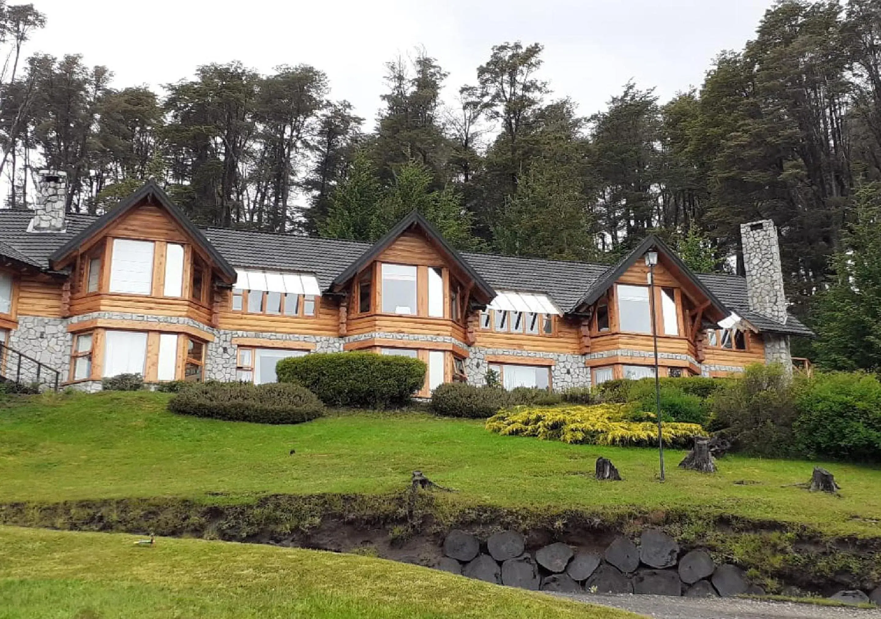 Facade/entrance in El Bosque by DOT Tradition Facade/entrance in El Bosque by DOT Tradition