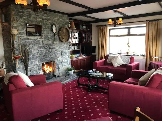 Communal lounge/ TV room in Ard Einne House Bed & Breakfast