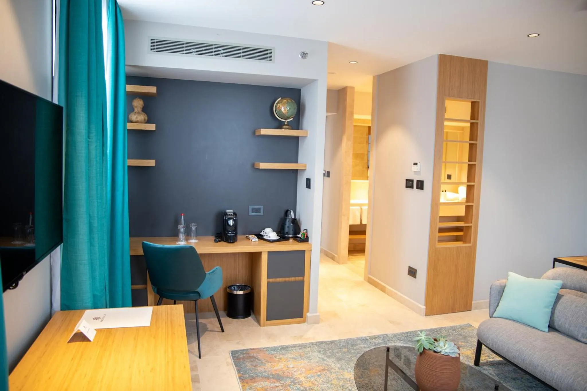 Coffee/tea facilities in Magdala Hotel