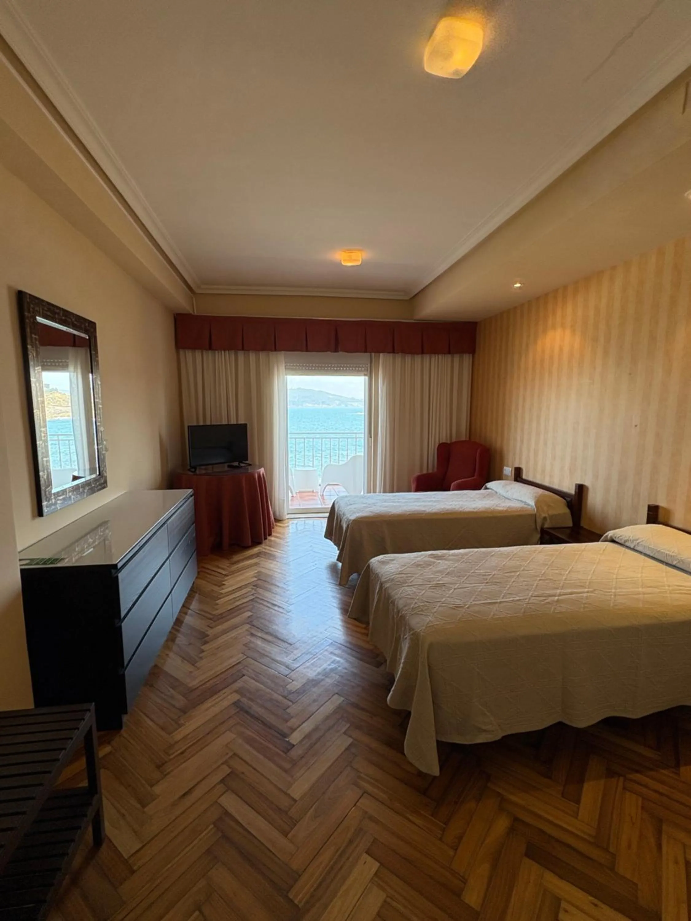 Hotel Rompeolas