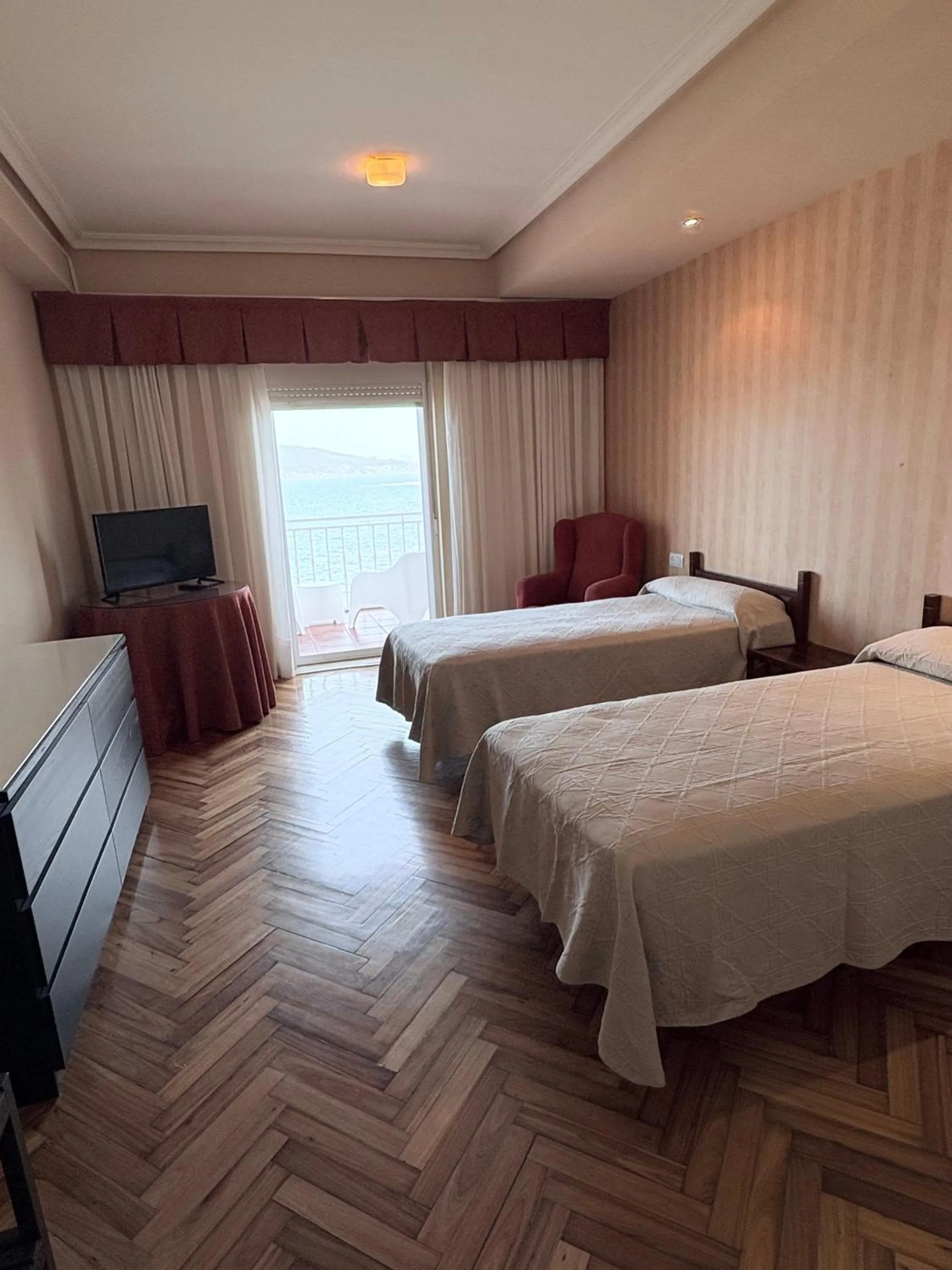 Hotel Rompeolas