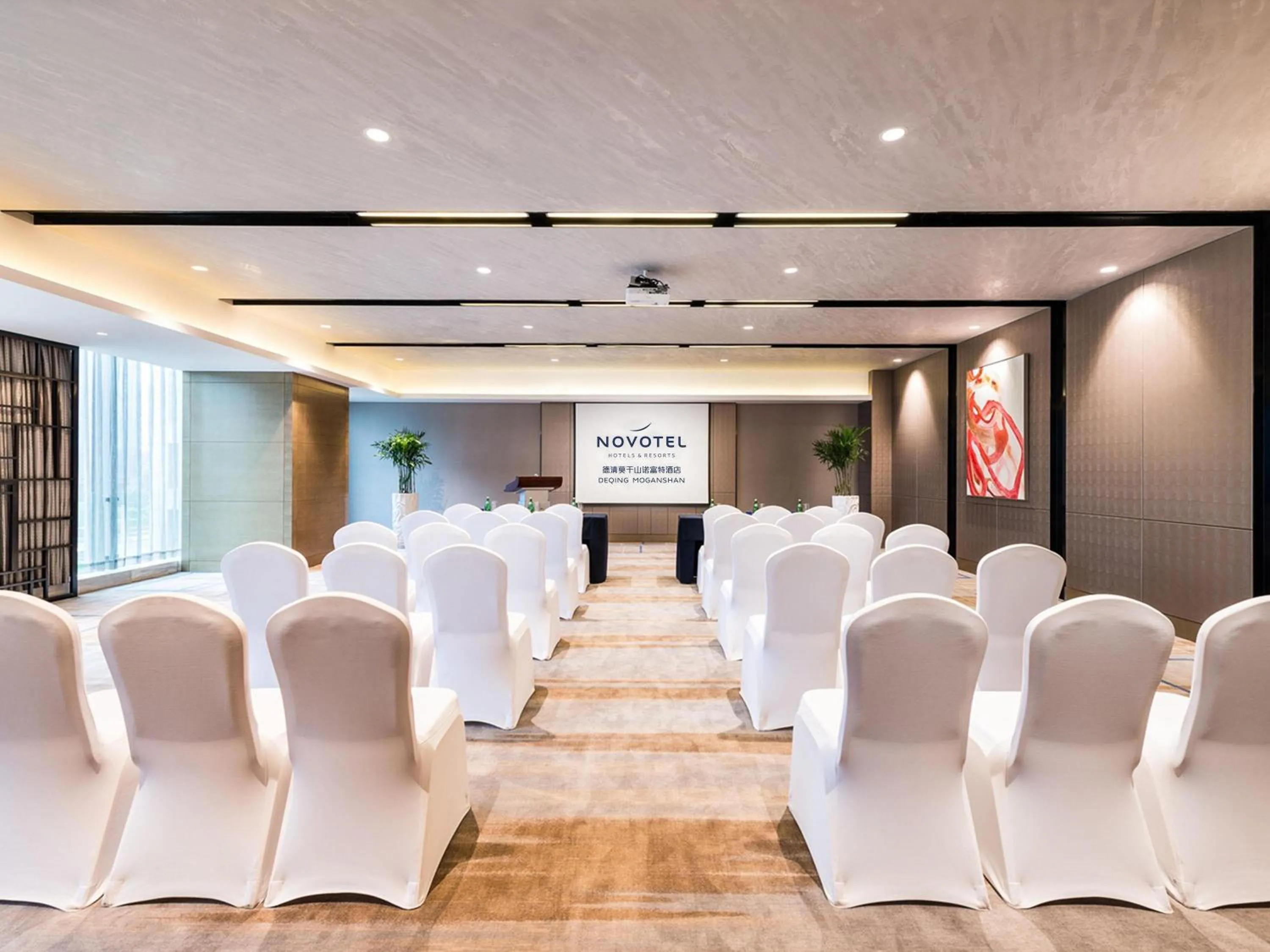 Meeting/conference room in Novotel Deqing Moganshan