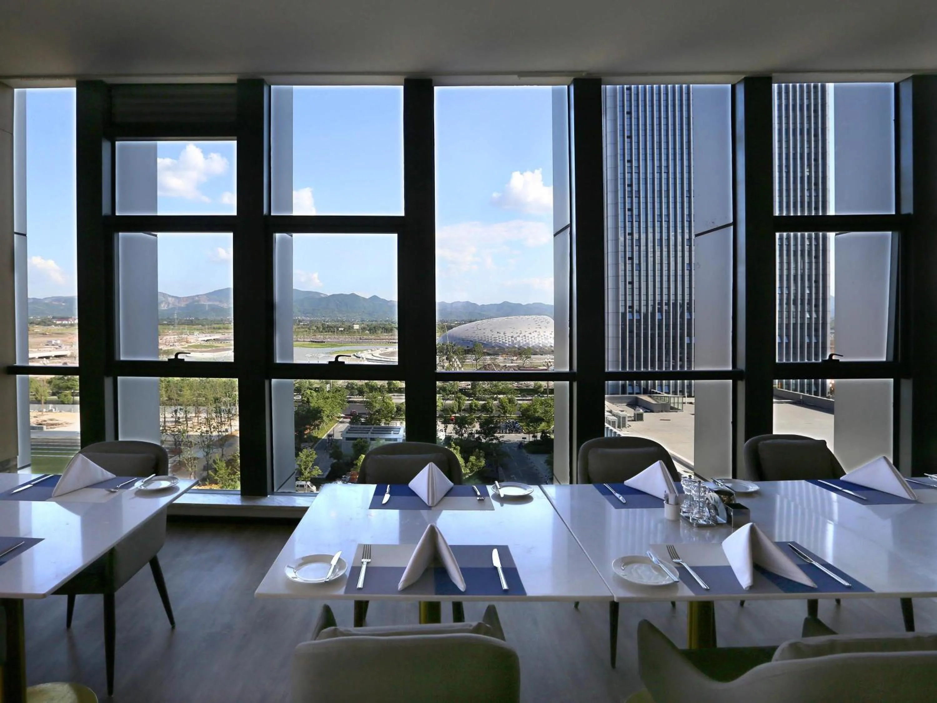 Restaurant/places to eat in Novotel Deqing Moganshan