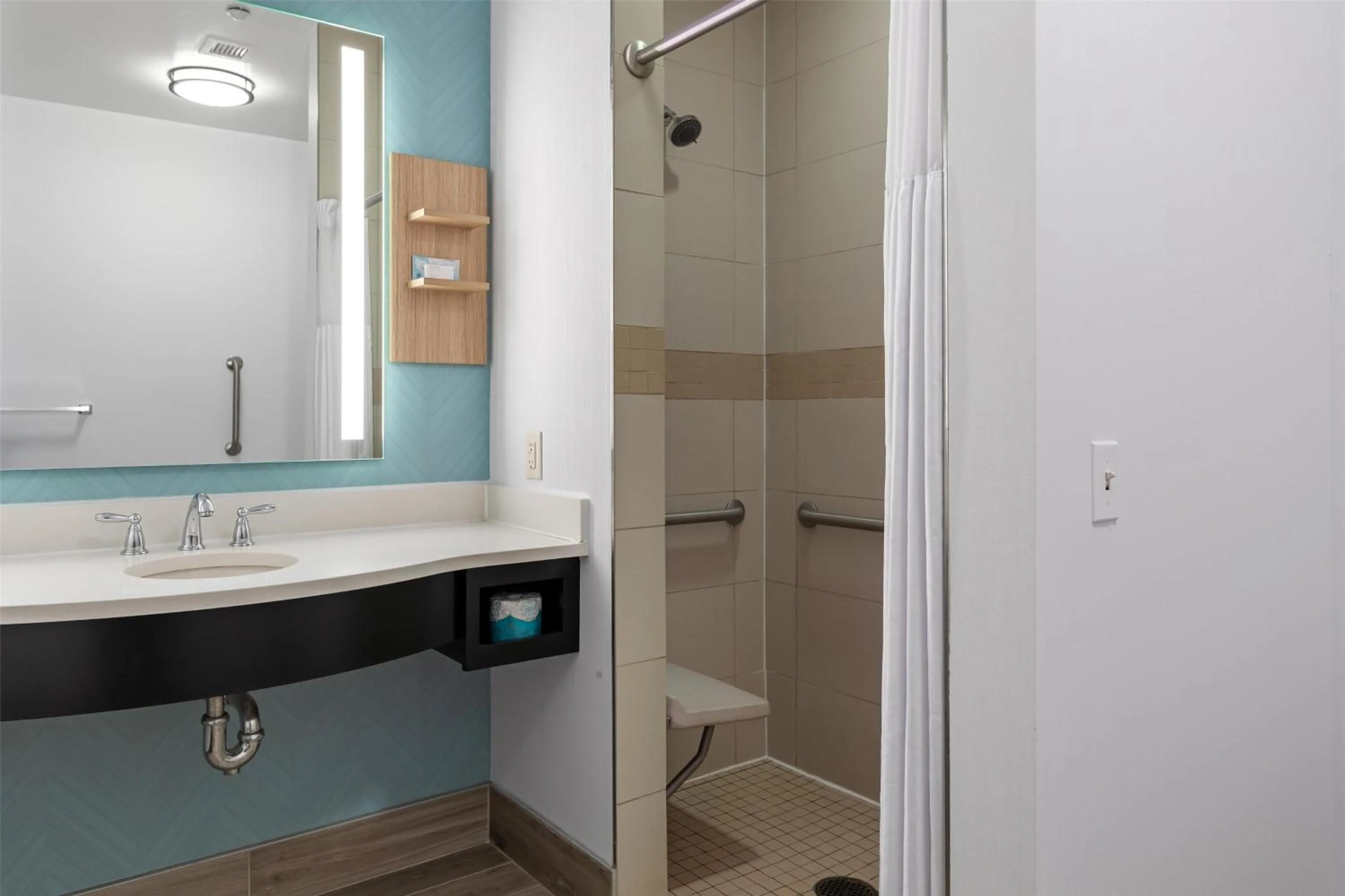 Bathroom in Hilton Garden Inn Auburn