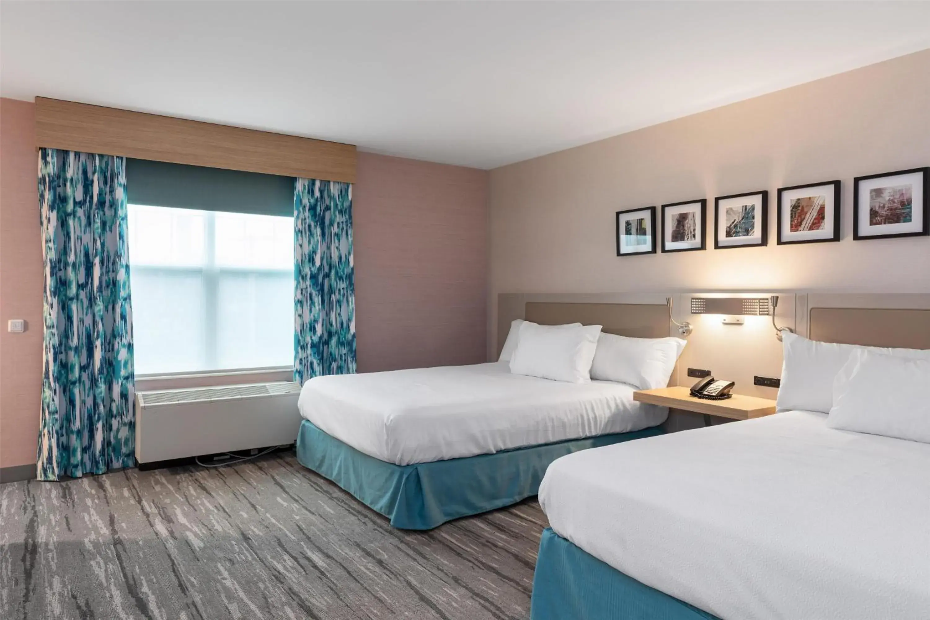 Bed in Hilton Garden Inn Auburn Bed in Hilton Garden Inn Auburn