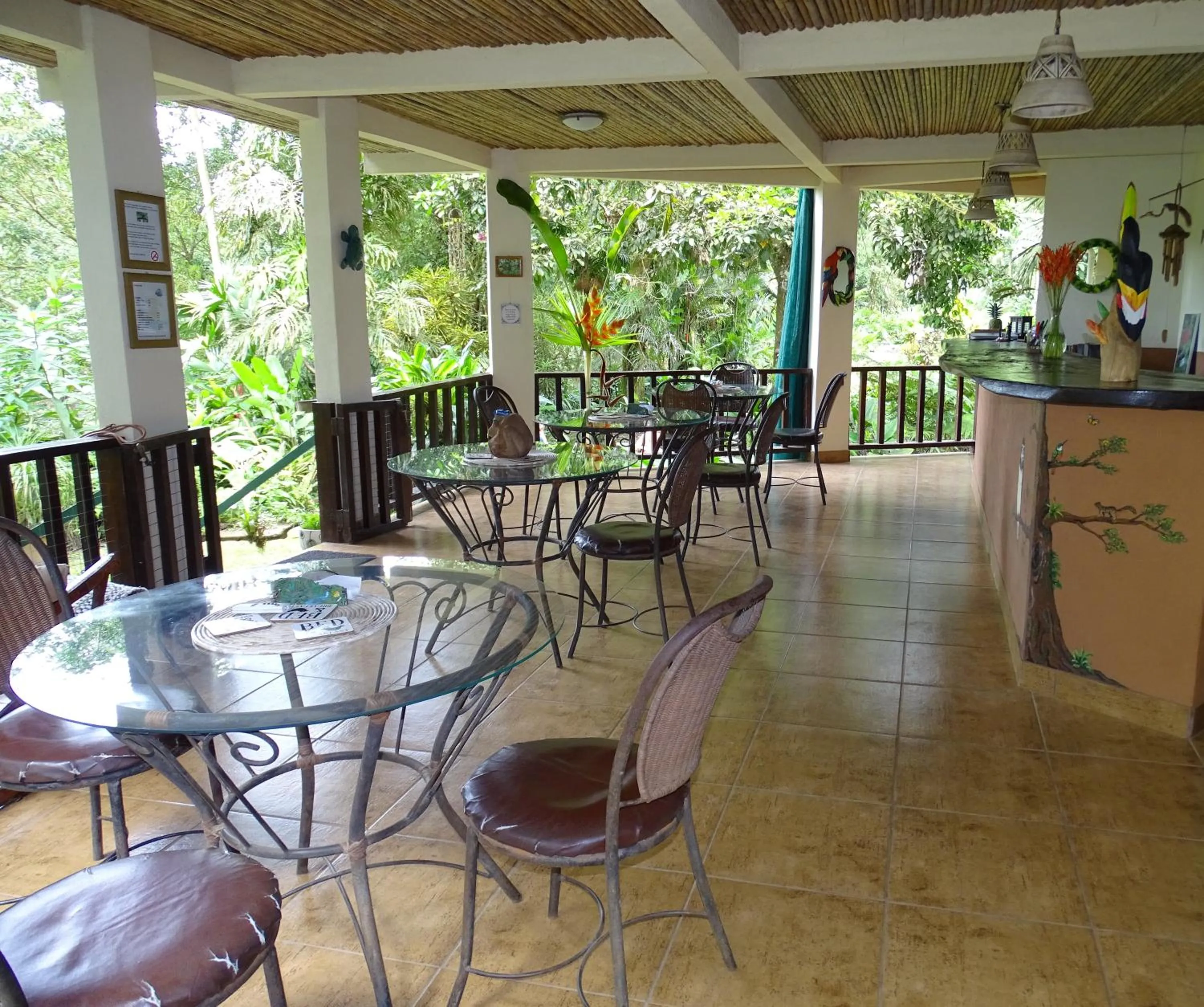 Restaurant/places to eat in Heliconia Island