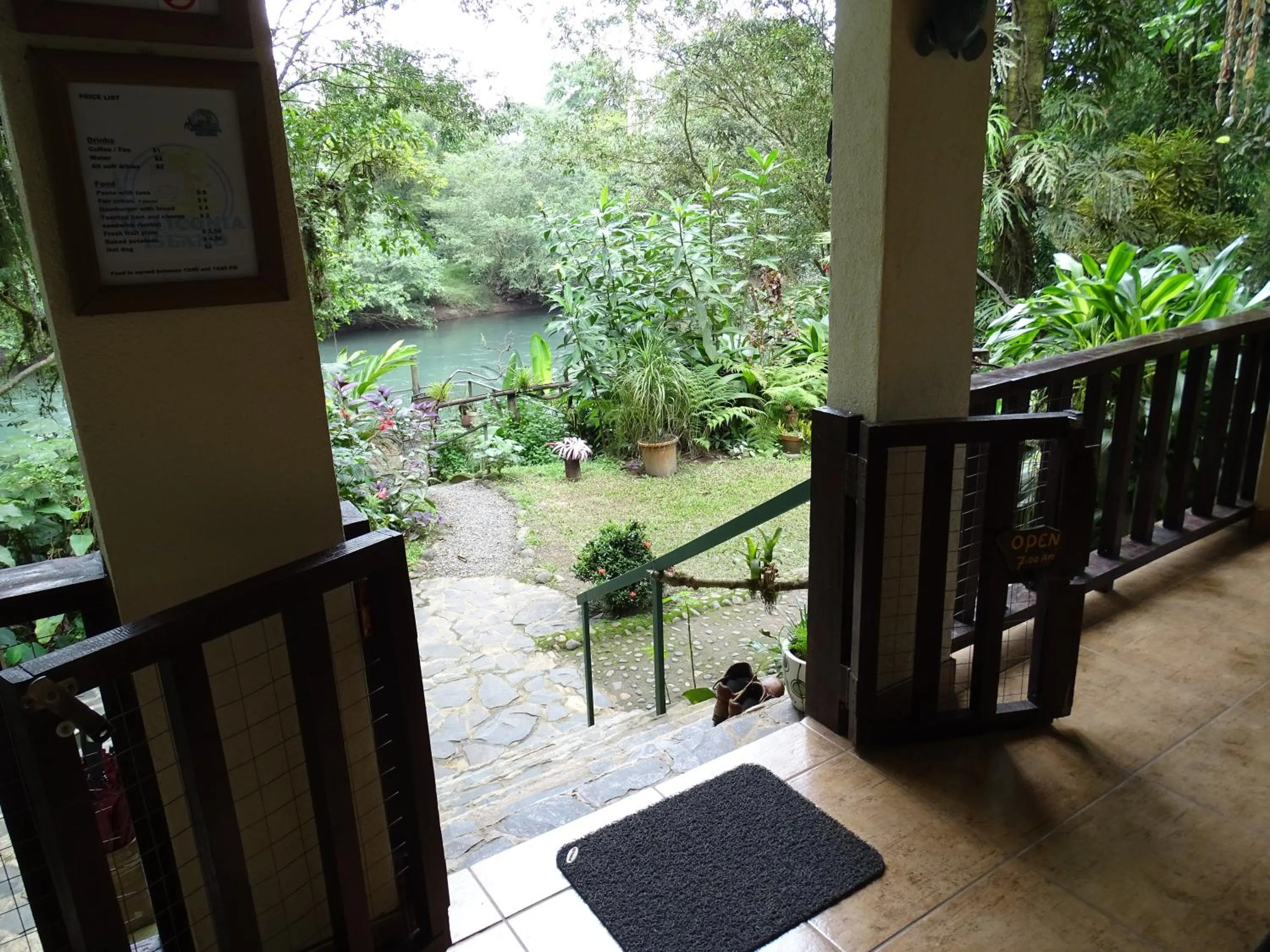 Restaurant/places to eat in Heliconia Island