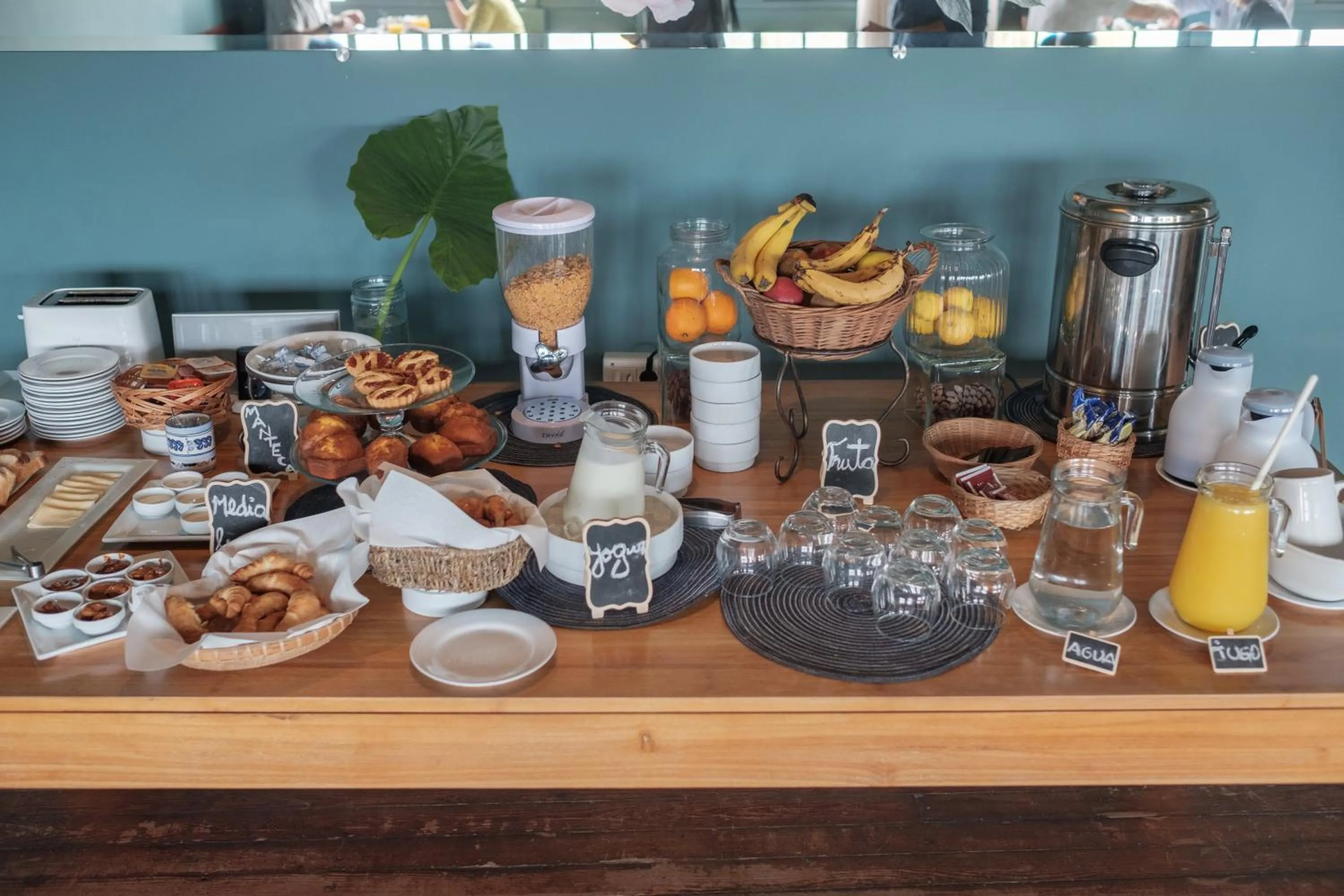 Buffet breakfast in Posada Plaza Mayor