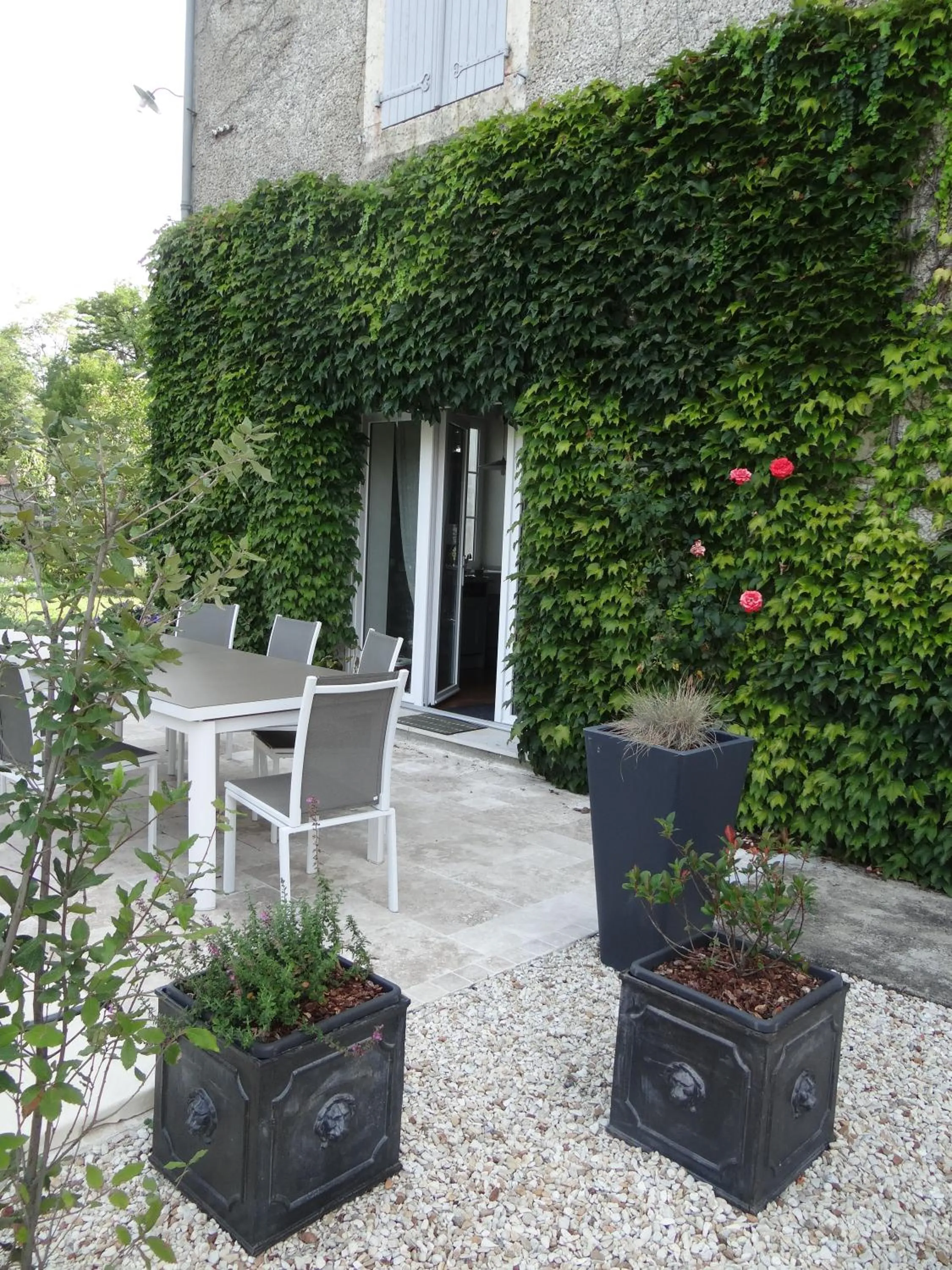 Property building in Les Tilleuls - Chambres d'hôtes - La Rochefoucauld