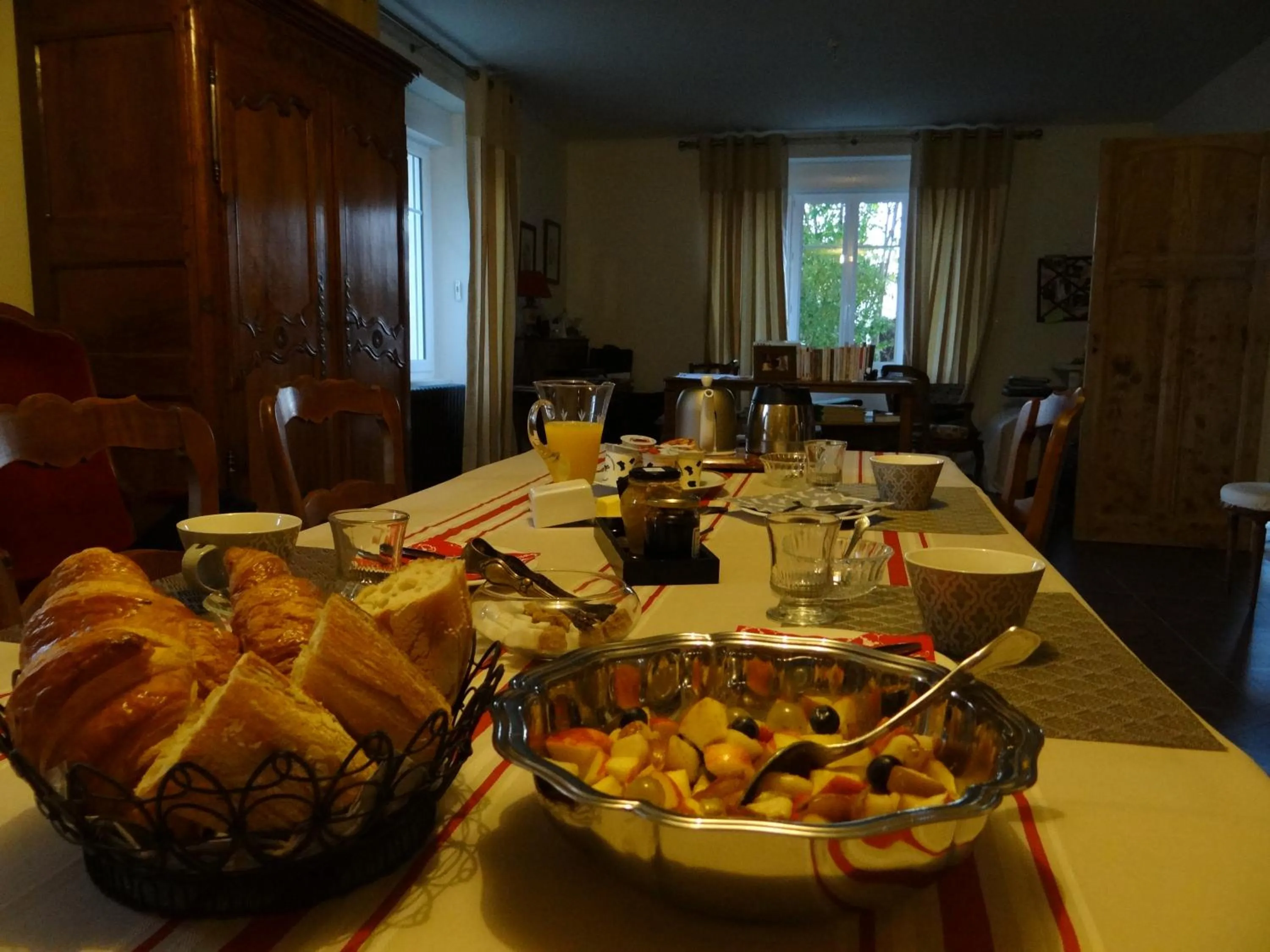 Breakfast in Les Tilleuls - Chambres d'hôtes - La Rochefoucauld