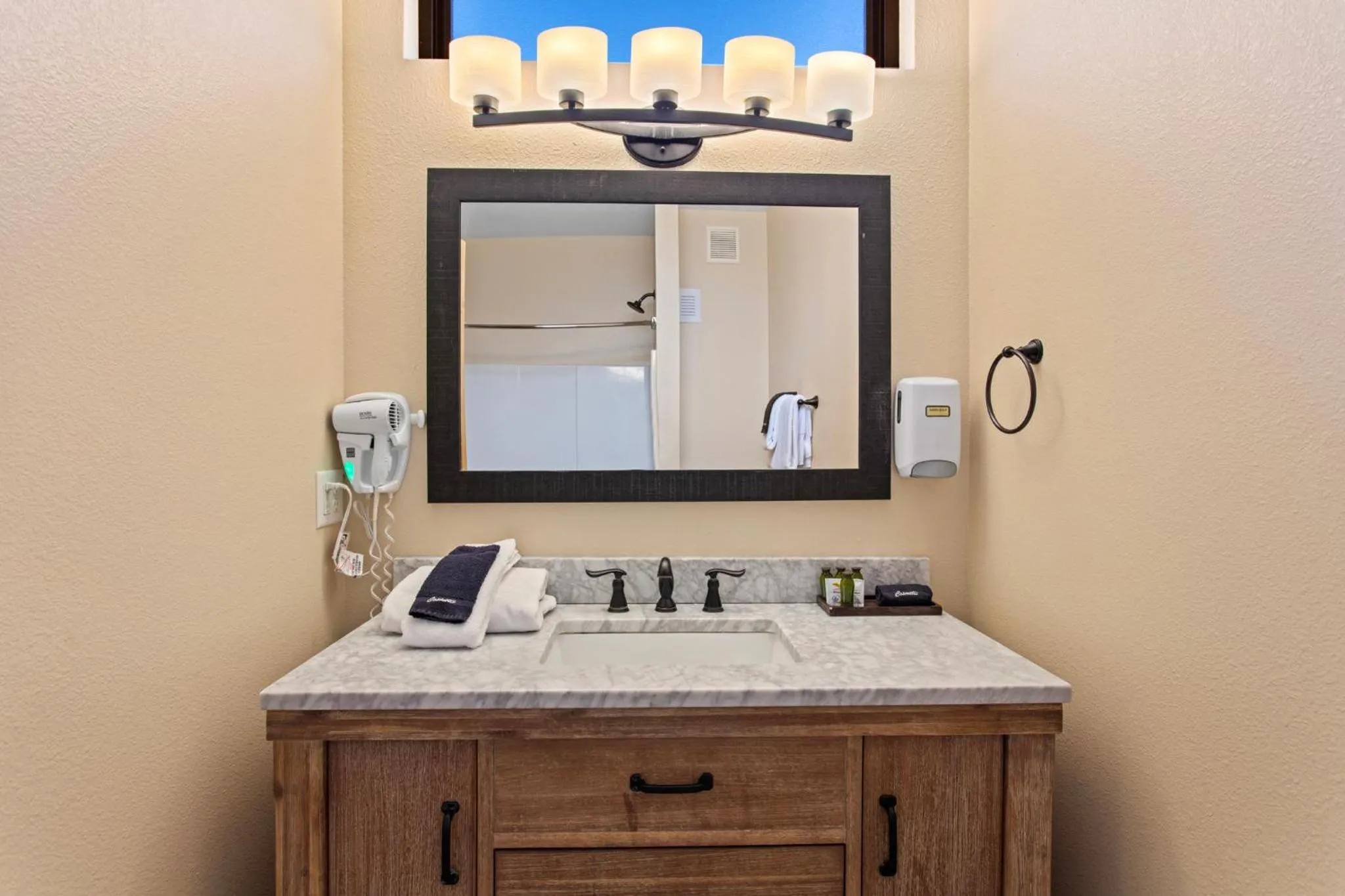 Coyote Mountain Lodge