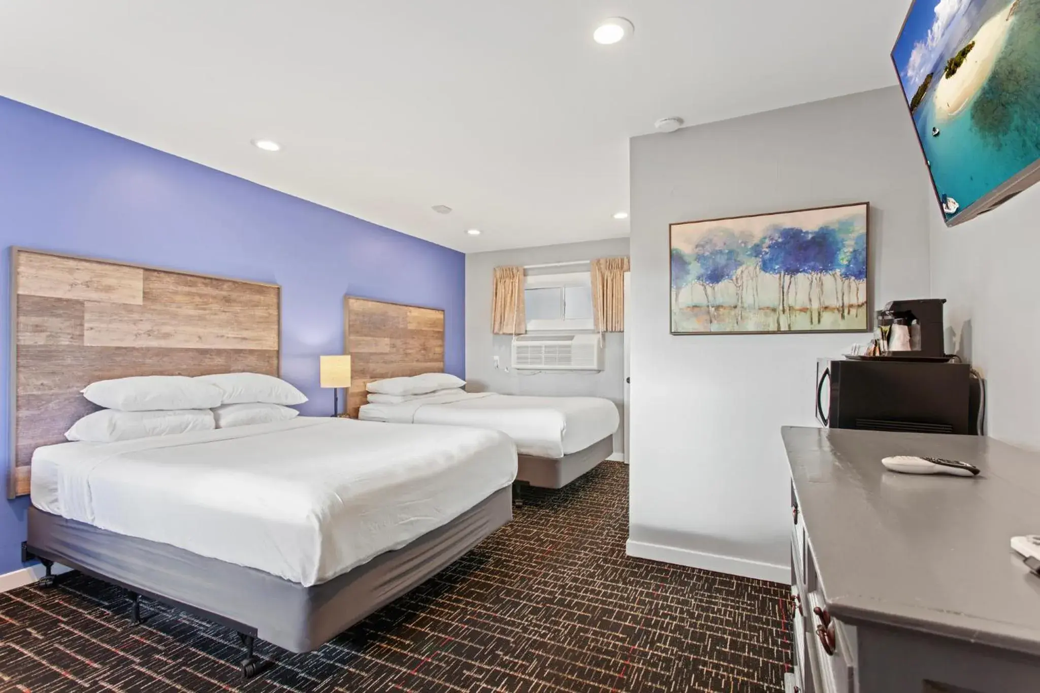 Bed in Coyote Mountain Lodge Bed in Coyote Mountain Lodge