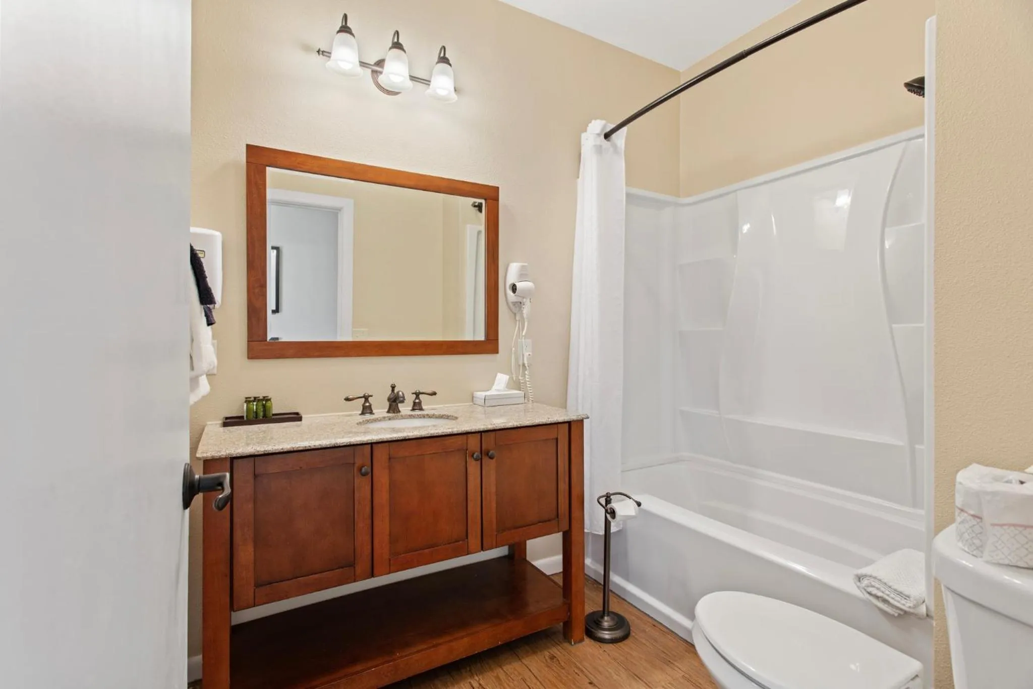 Coyote Mountain Lodge