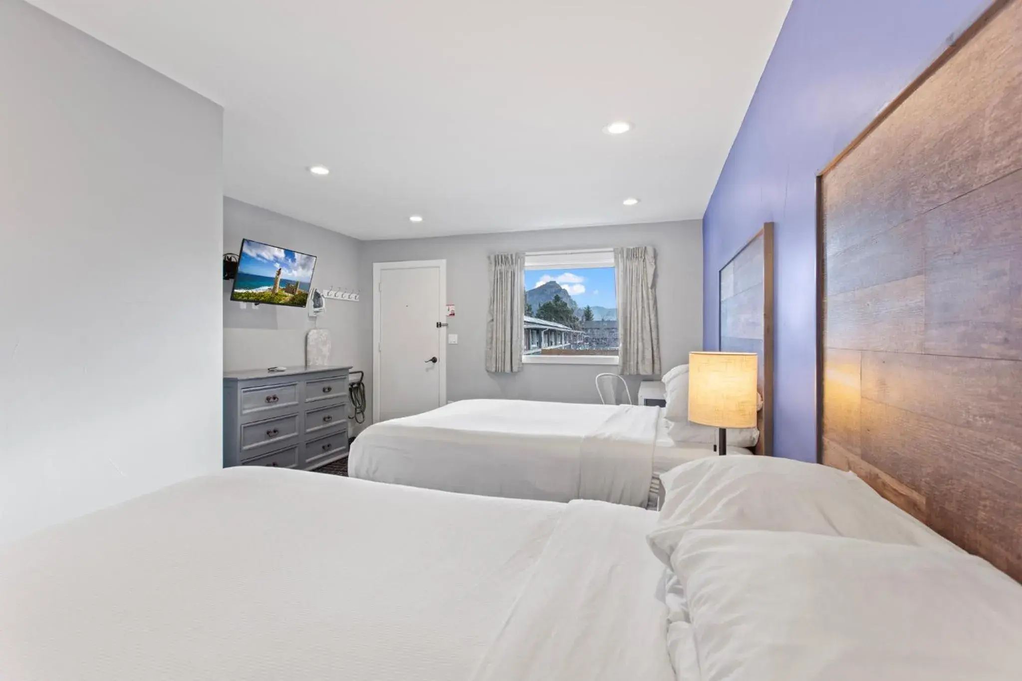 Bed in Coyote Mountain Lodge Bed in Coyote Mountain Lodge