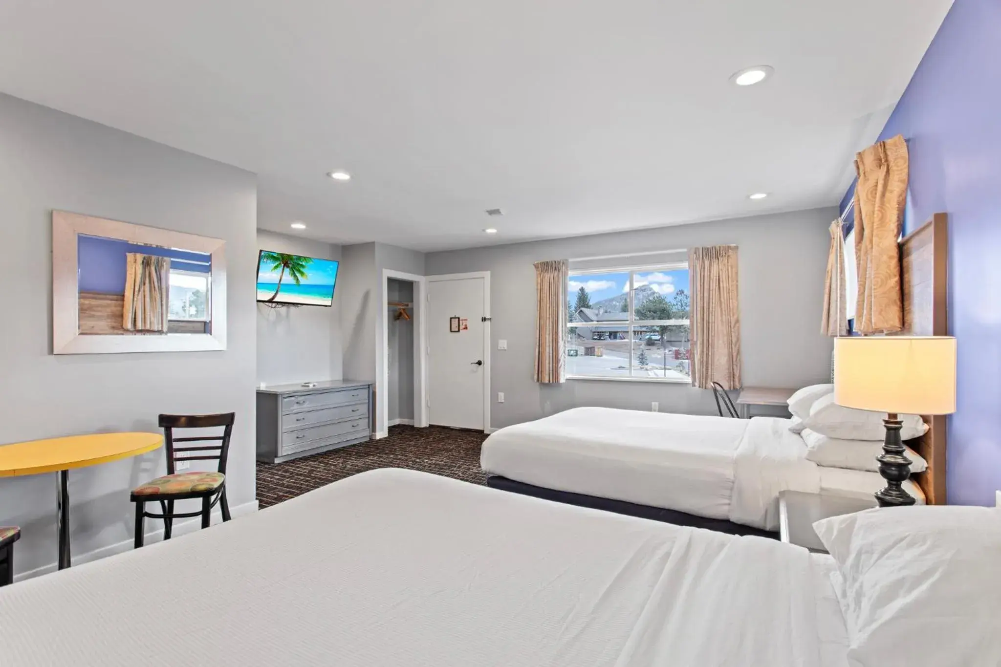 Bed in Coyote Mountain Lodge Bed in Coyote Mountain Lodge