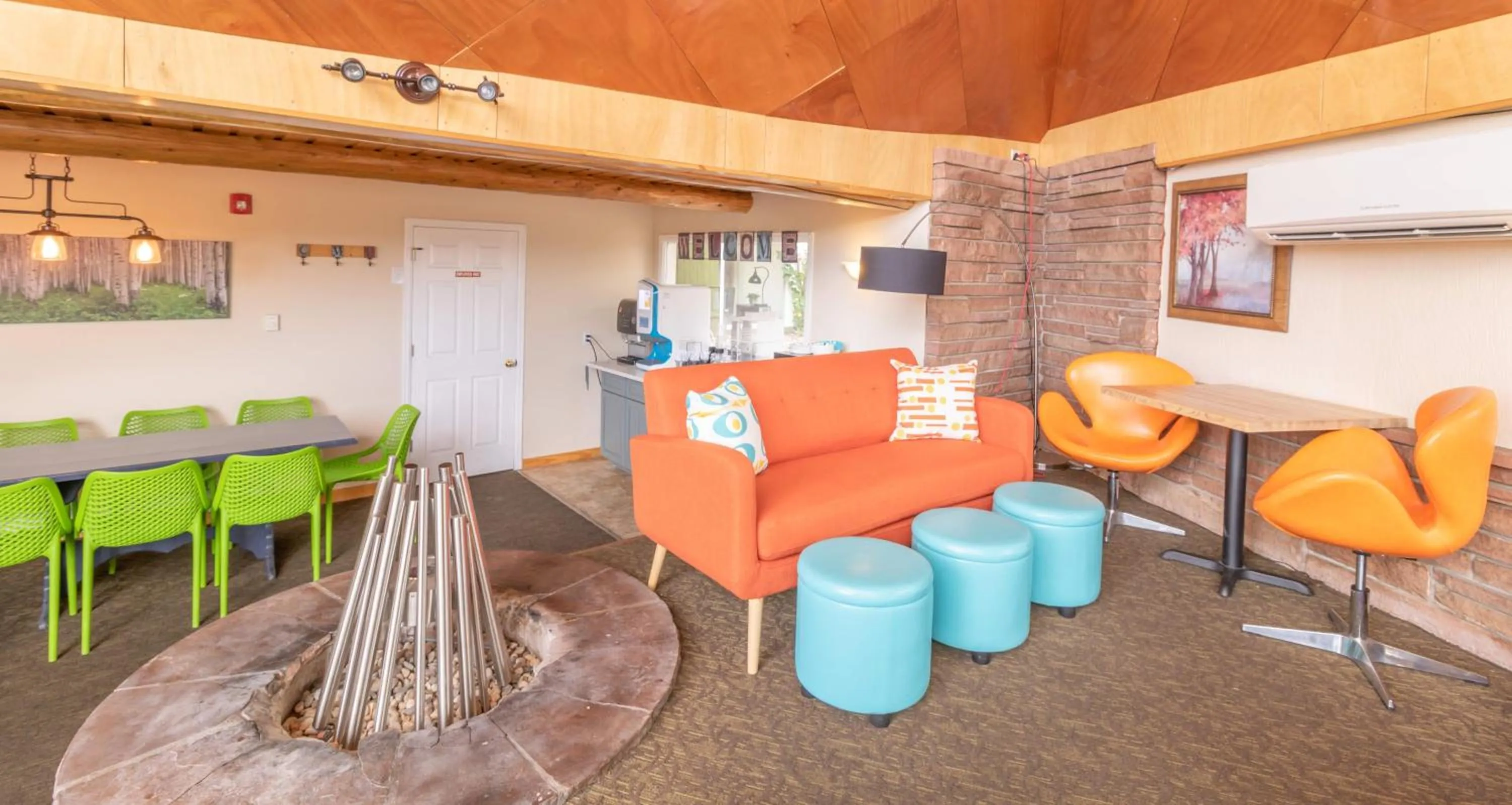 Food and drinks in Coyote Mountain Lodge