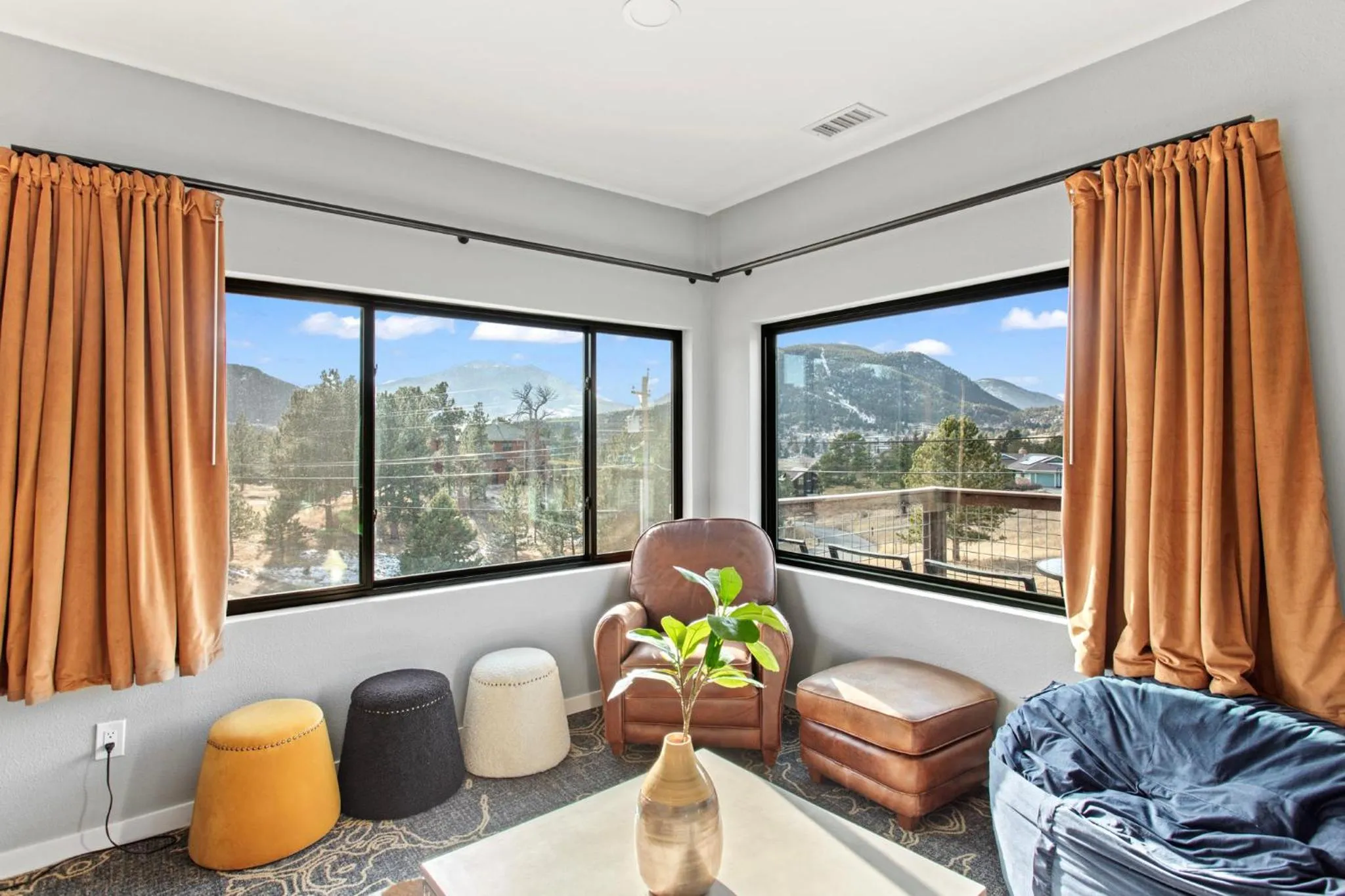 Coyote Mountain Lodge