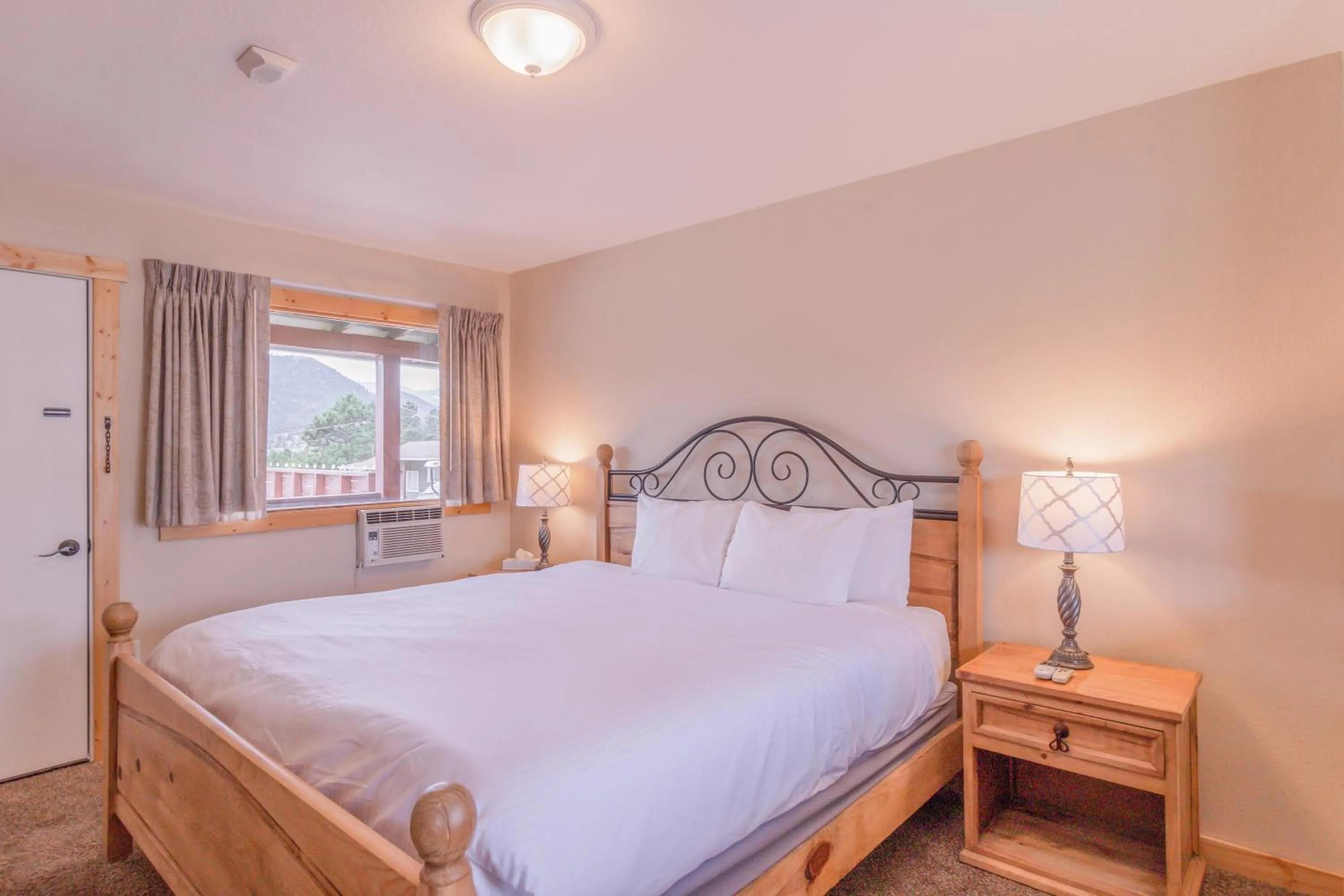 Bed in Coyote Mountain Lodge