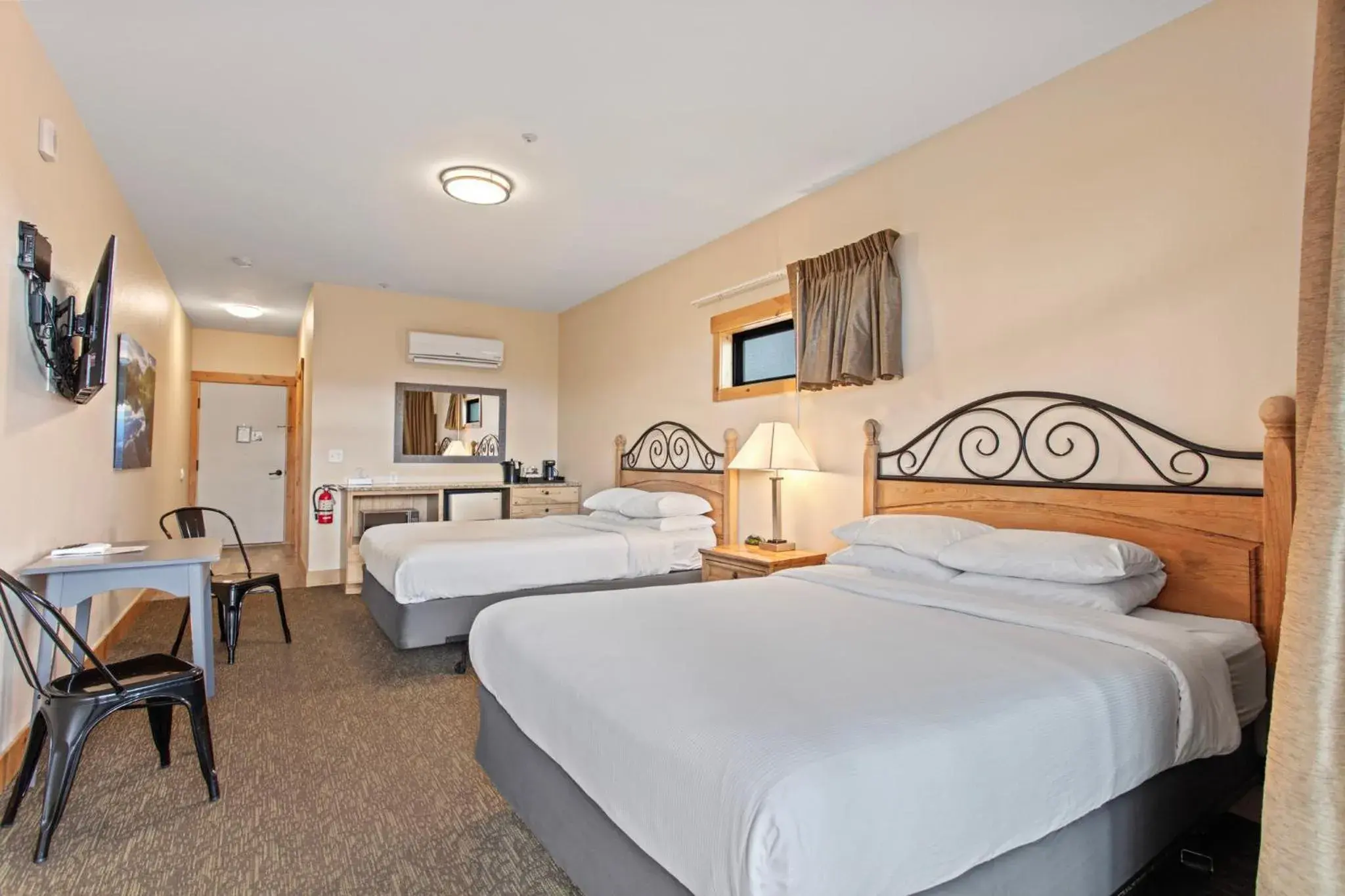 Bed in Coyote Mountain Lodge Bed in Coyote Mountain Lodge