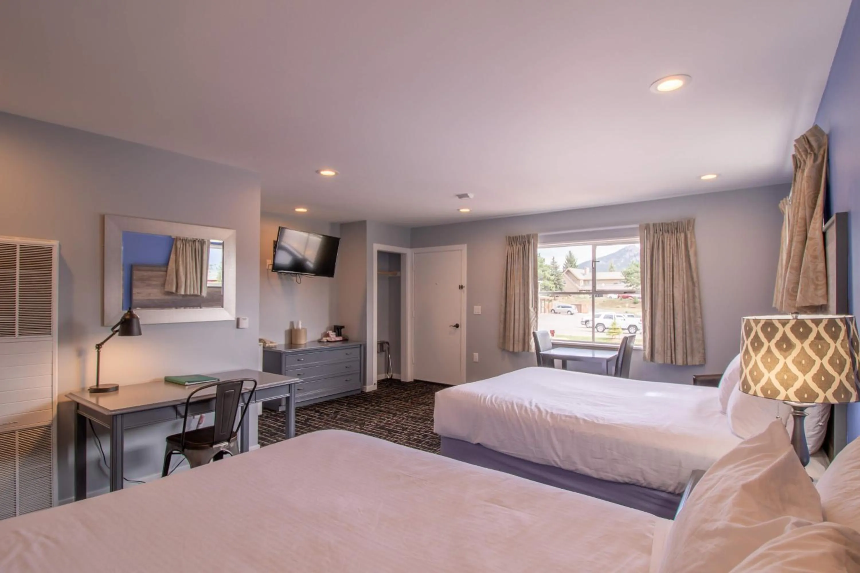 Bed in Coyote Mountain Lodge