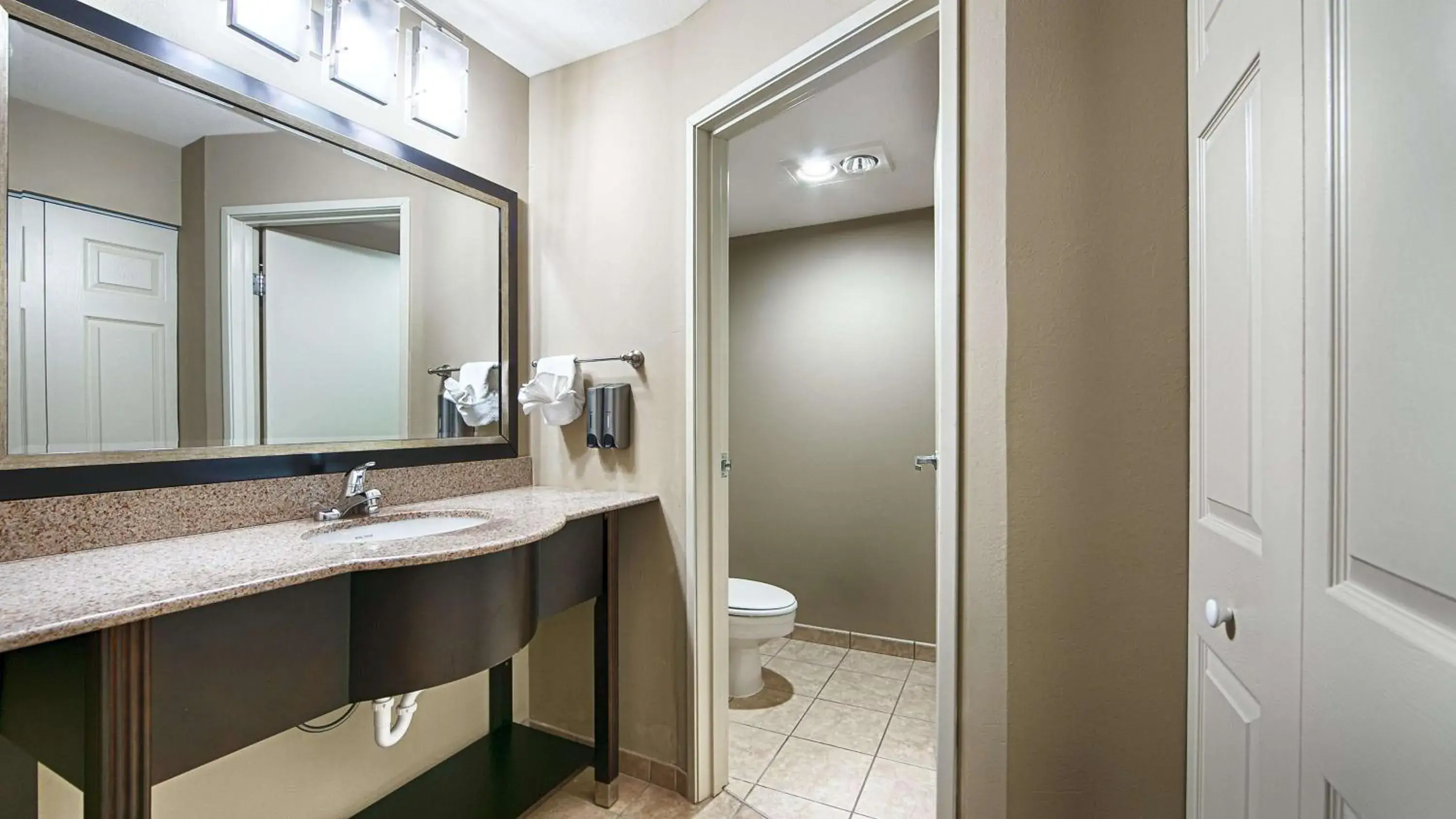 Bathroom in Best Western Plus Pioneer Park Inn Bathroom in Best Western Plus Pioneer Park Inn