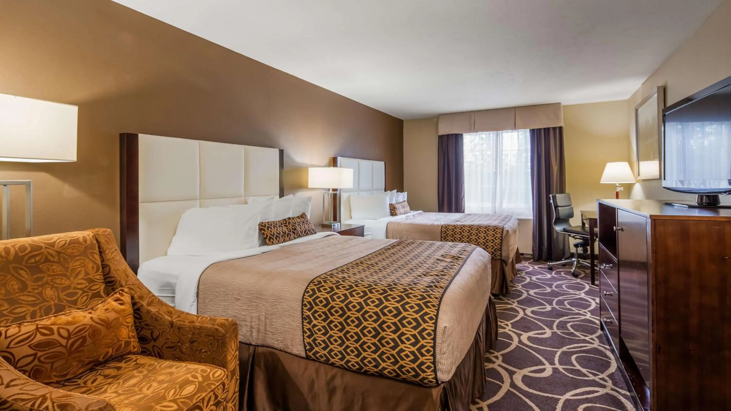 Photo of the whole room, Bed in Best Western Plus Pioneer Park Inn