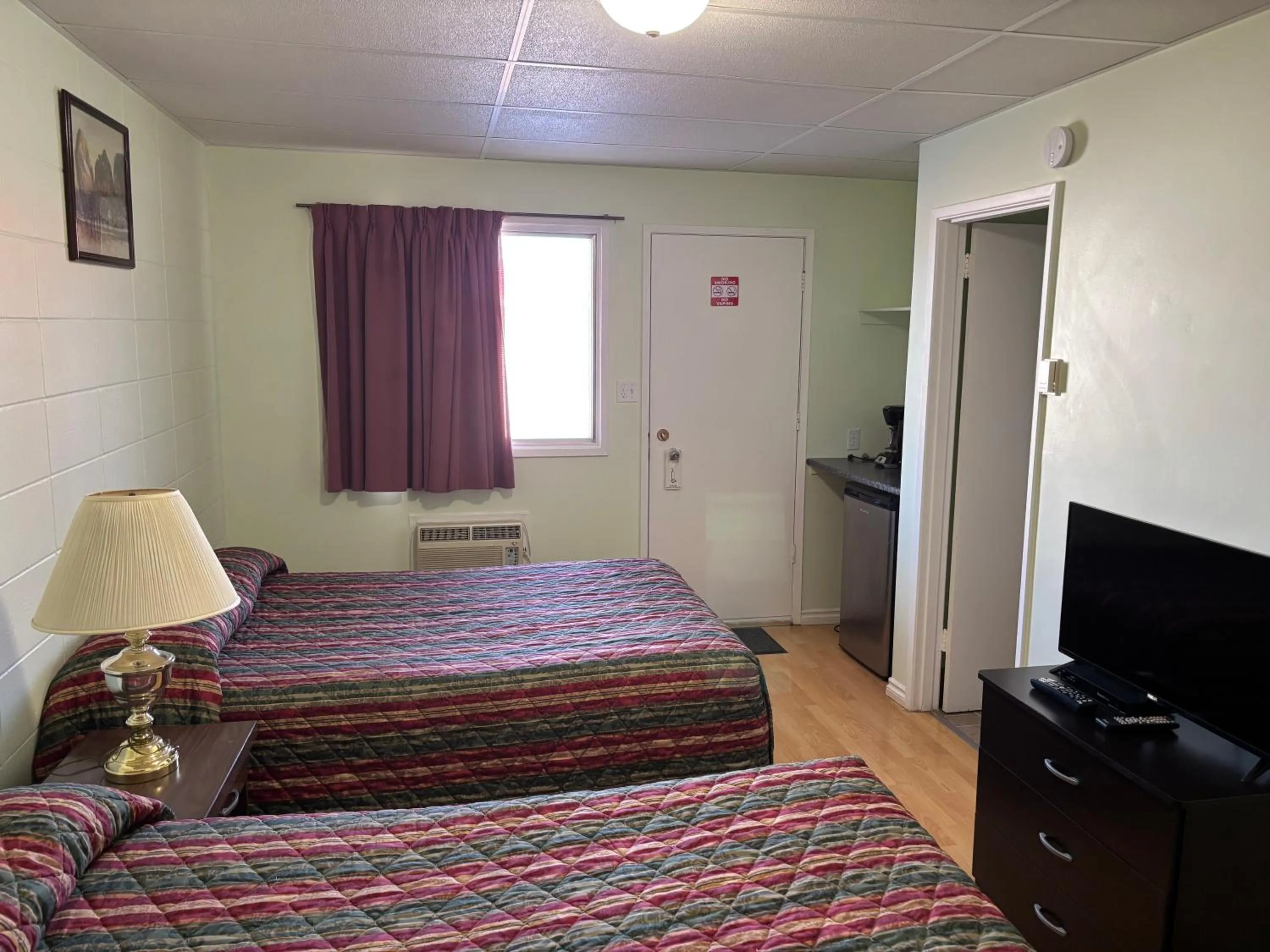 Bed in Viking Lamplighter Motel