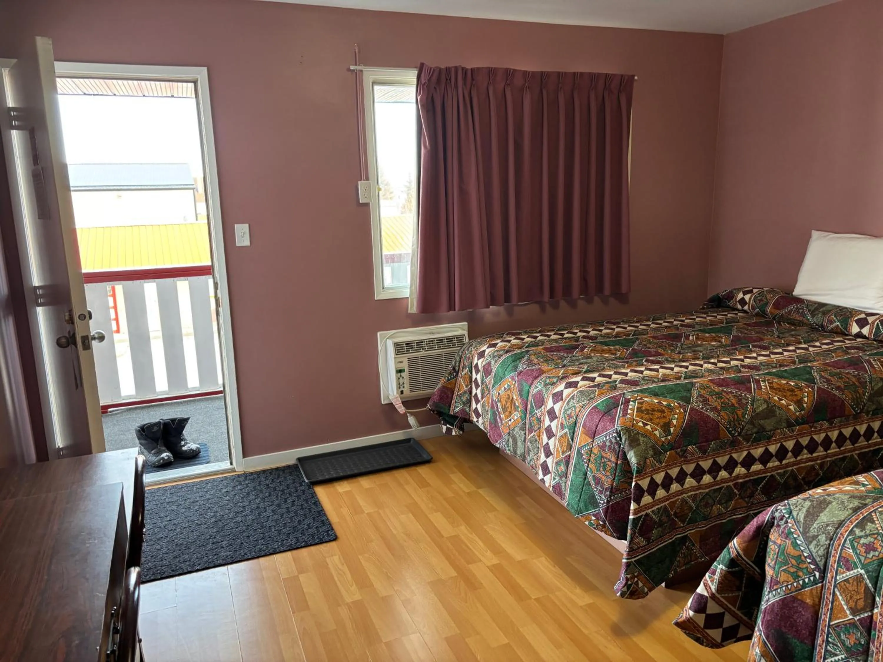 Bed in Viking Lamplighter Motel