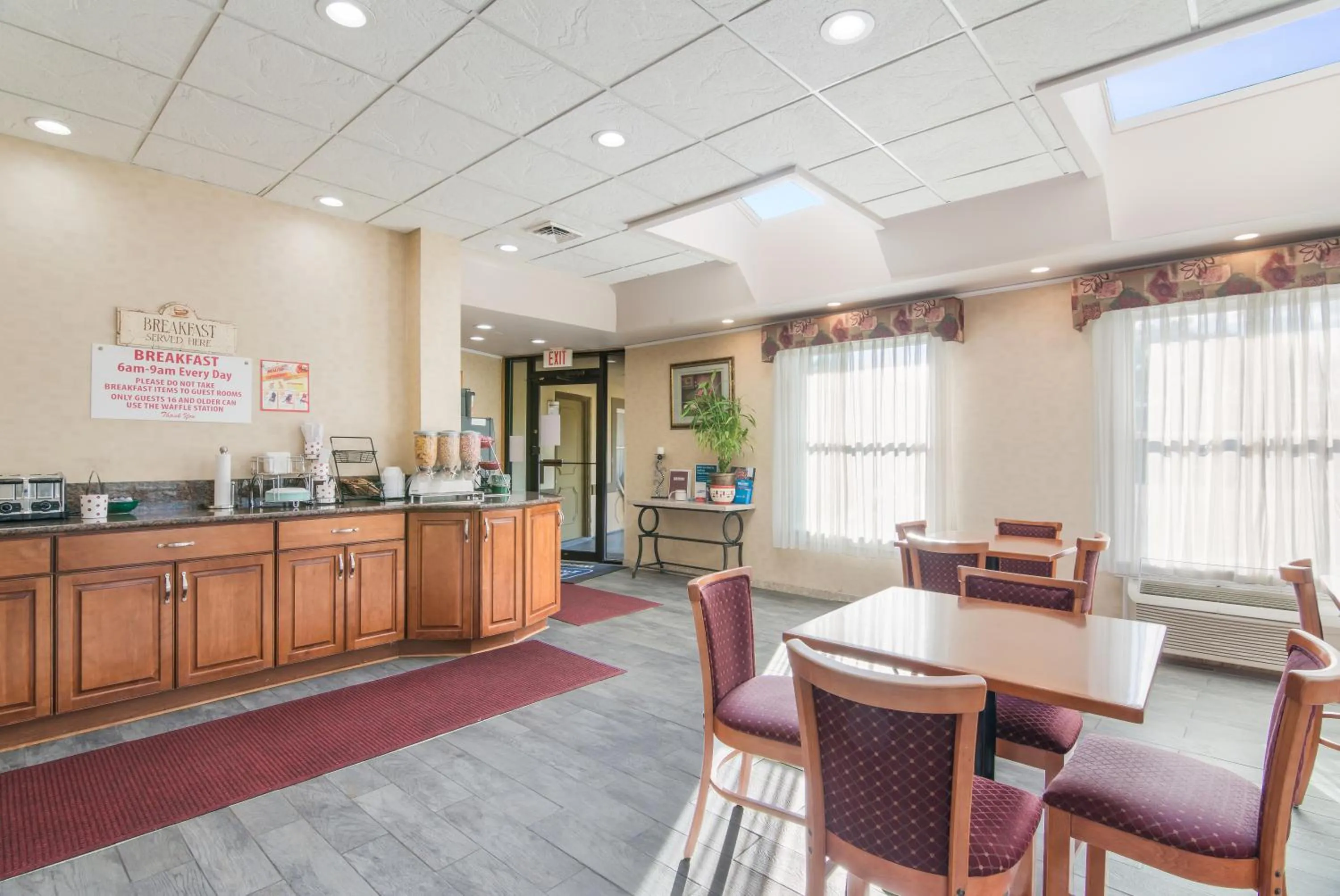 Breakfast in Rodeway Inn