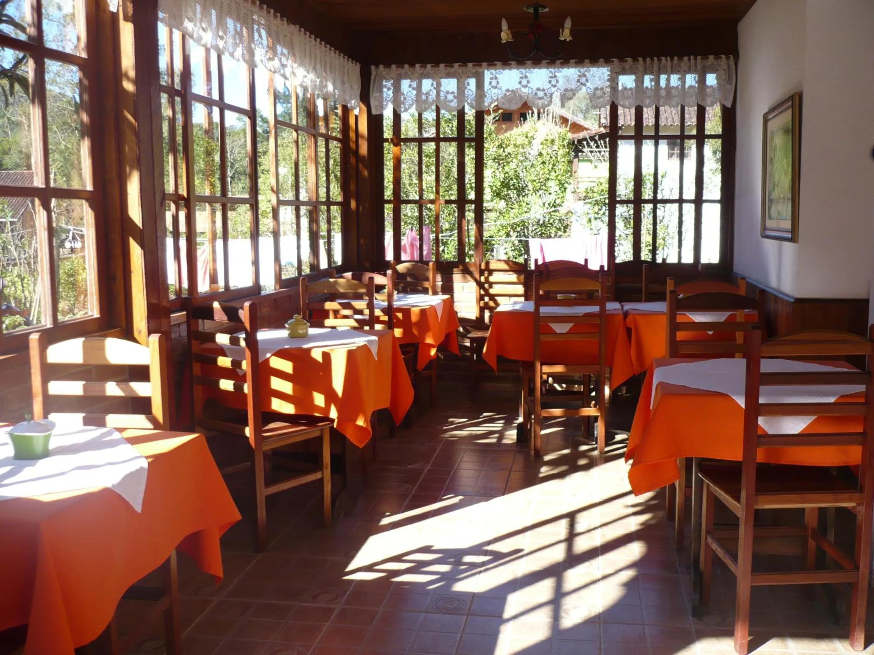 Restaurant/places to eat in Pousada Vale da Represa