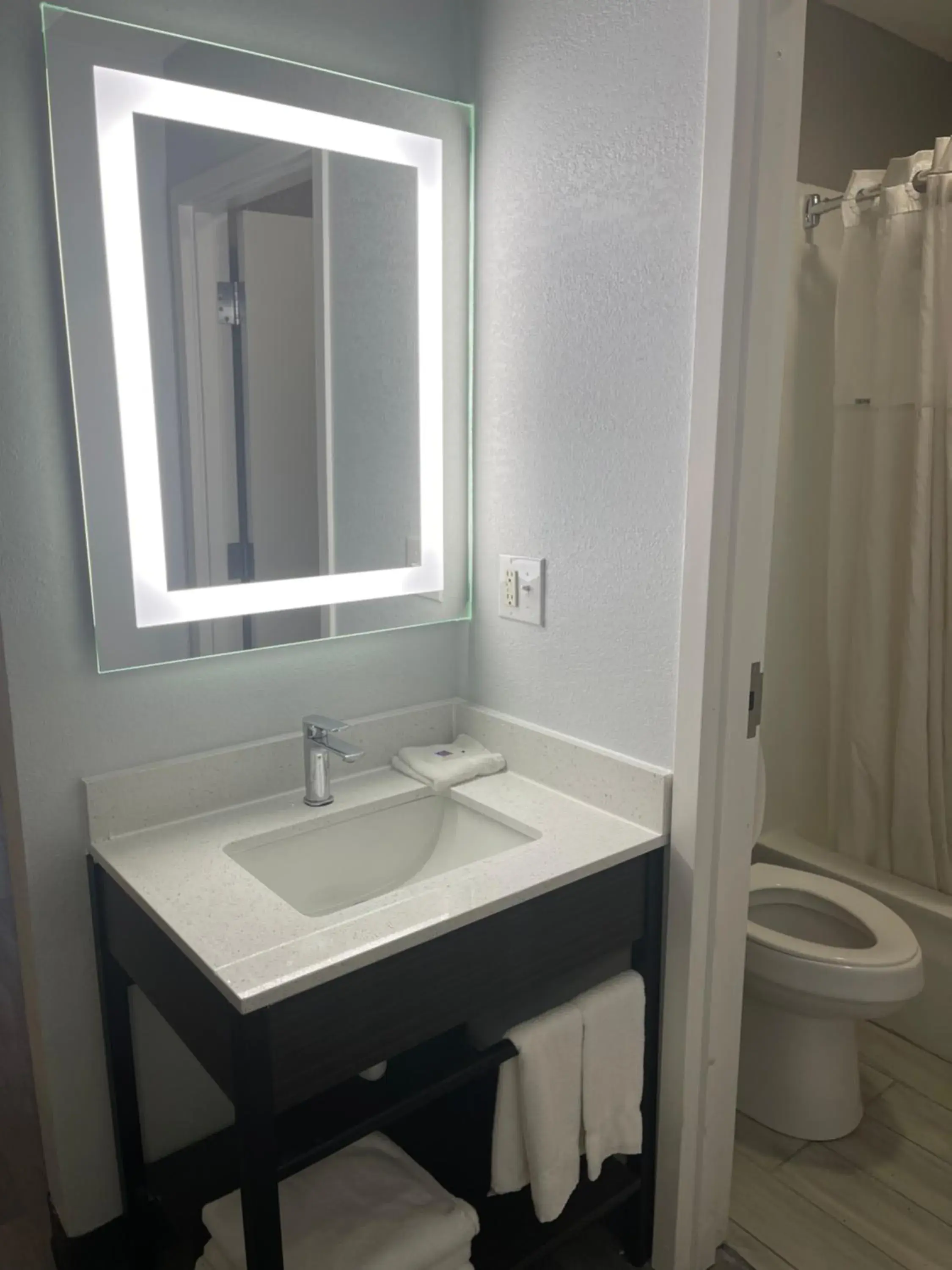 Bathroom in Motel 6-East Ridge, TN Bathroom in Motel 6-East Ridge, TN