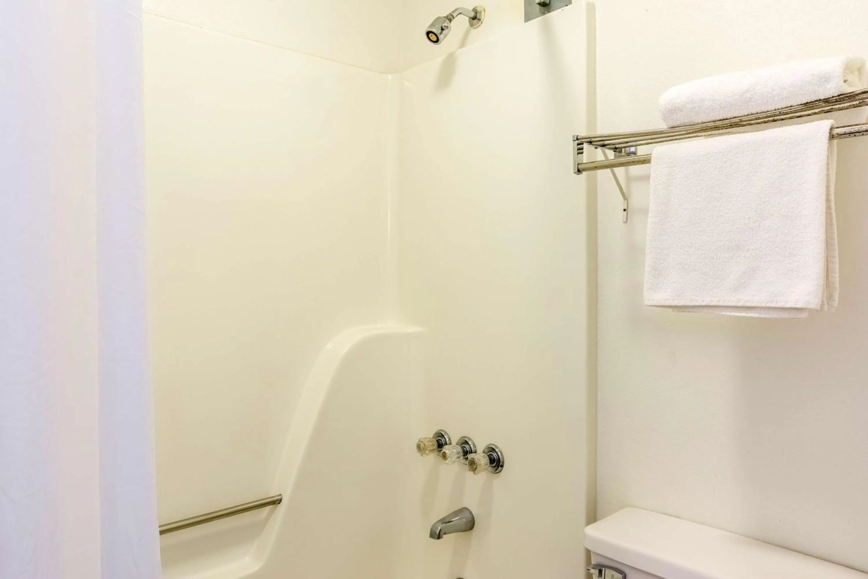 Shower in Motel 6-East Ridge, TN