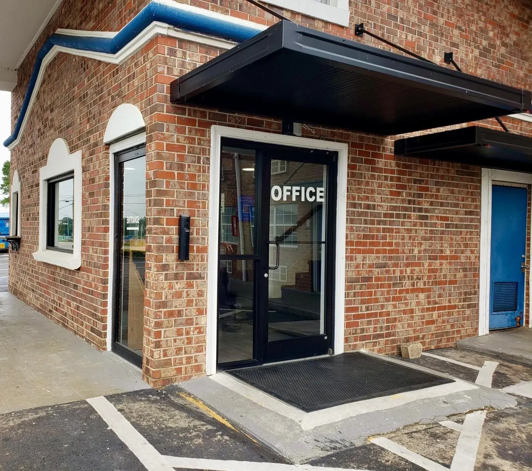 Property building in Motel 6-East Ridge, TN Property building in Motel 6-East Ridge, TN