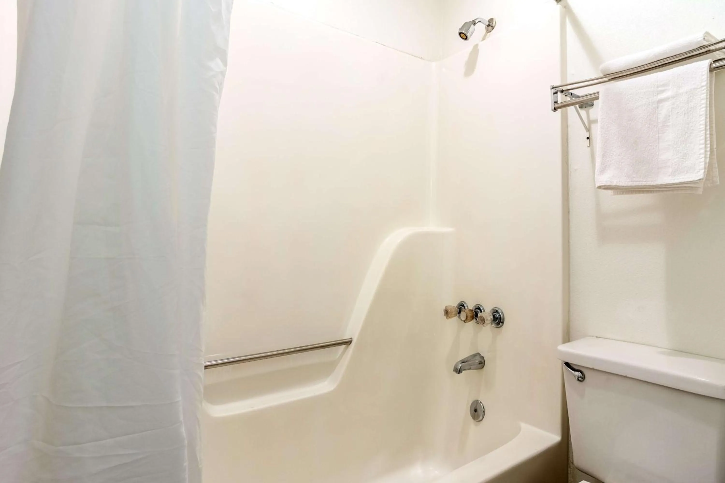 Shower in Motel 6-East Ridge, TN