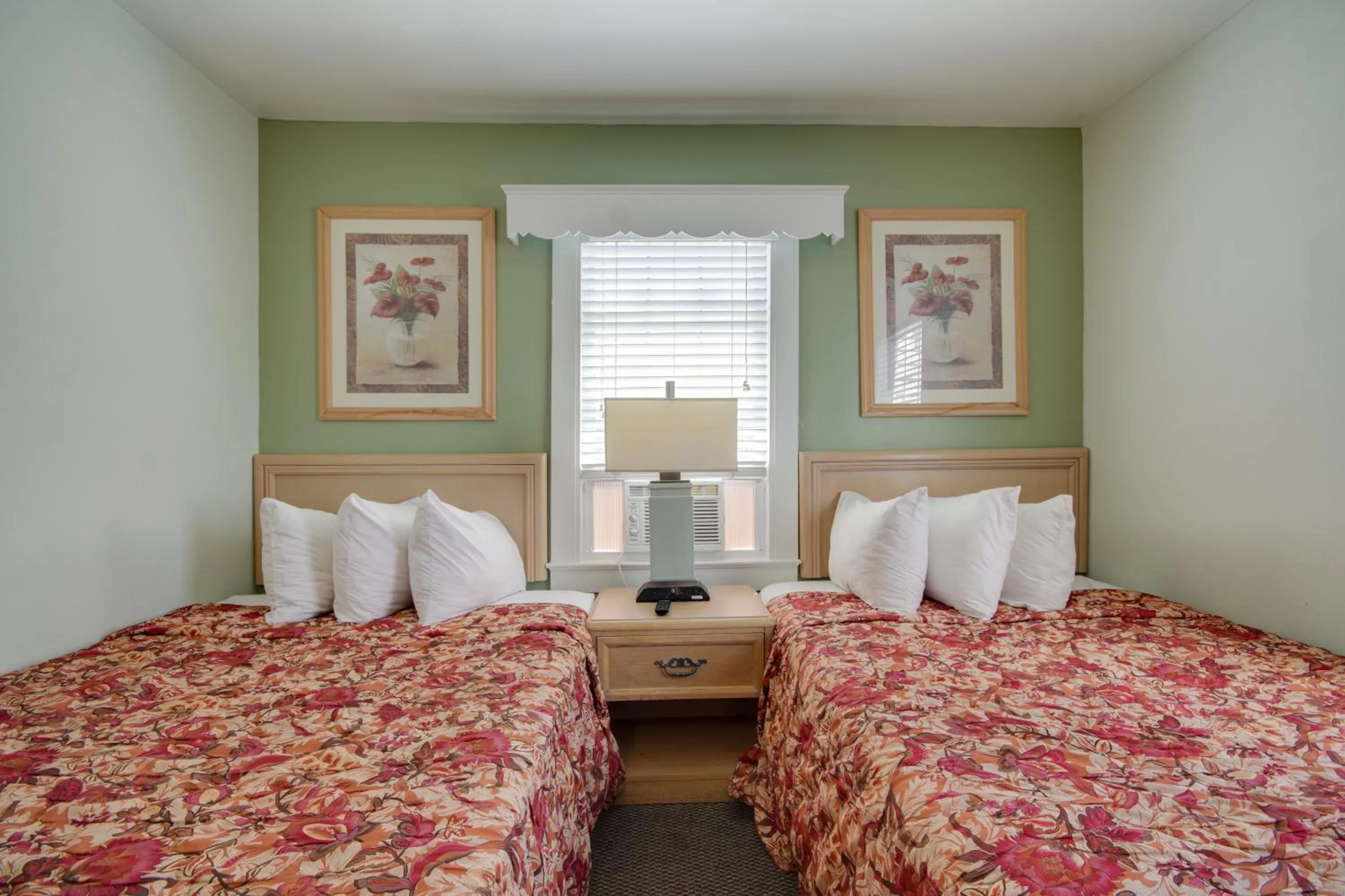 Bed in Ocean Lodge Hotel South