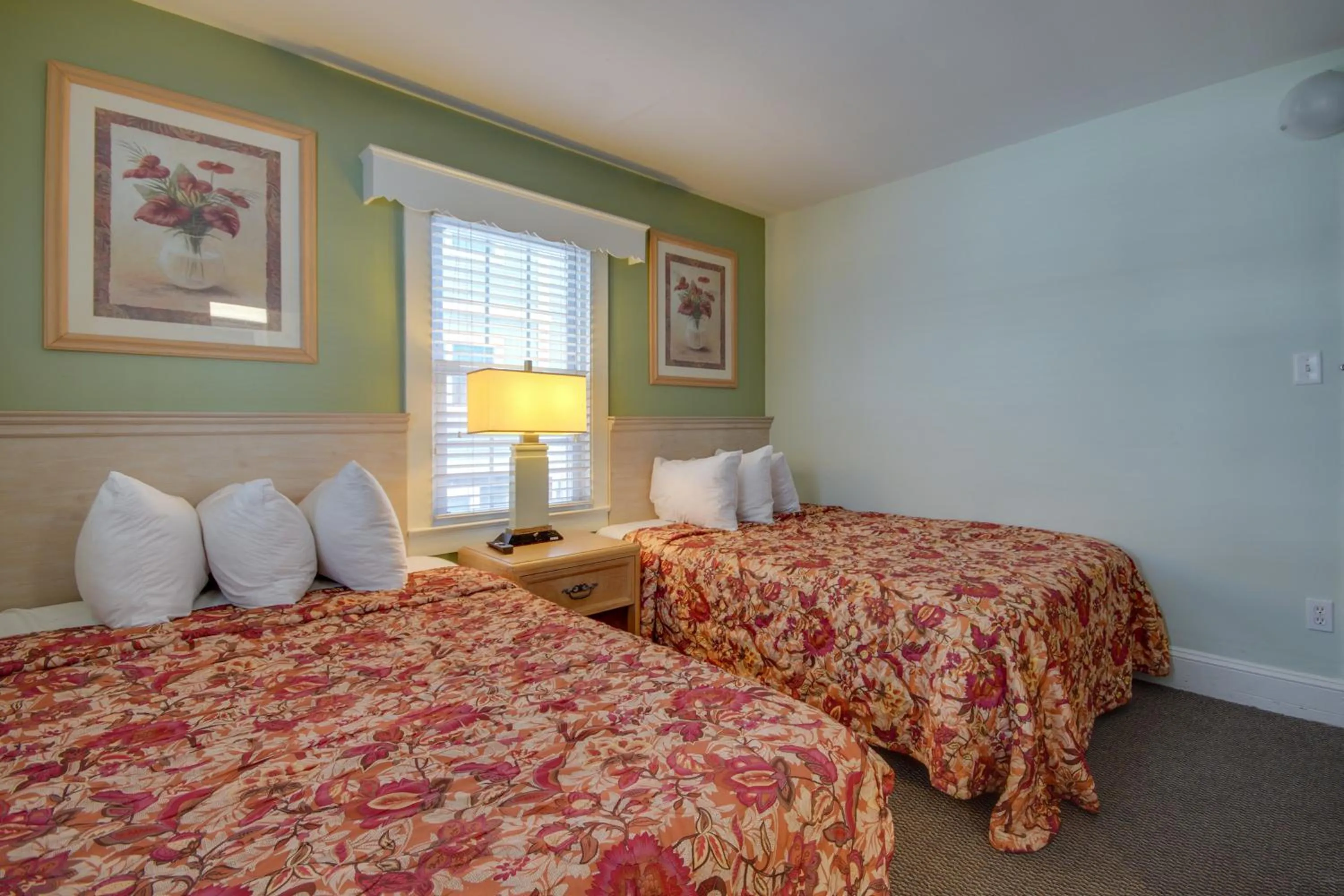 Bed in Ocean Lodge Hotel South