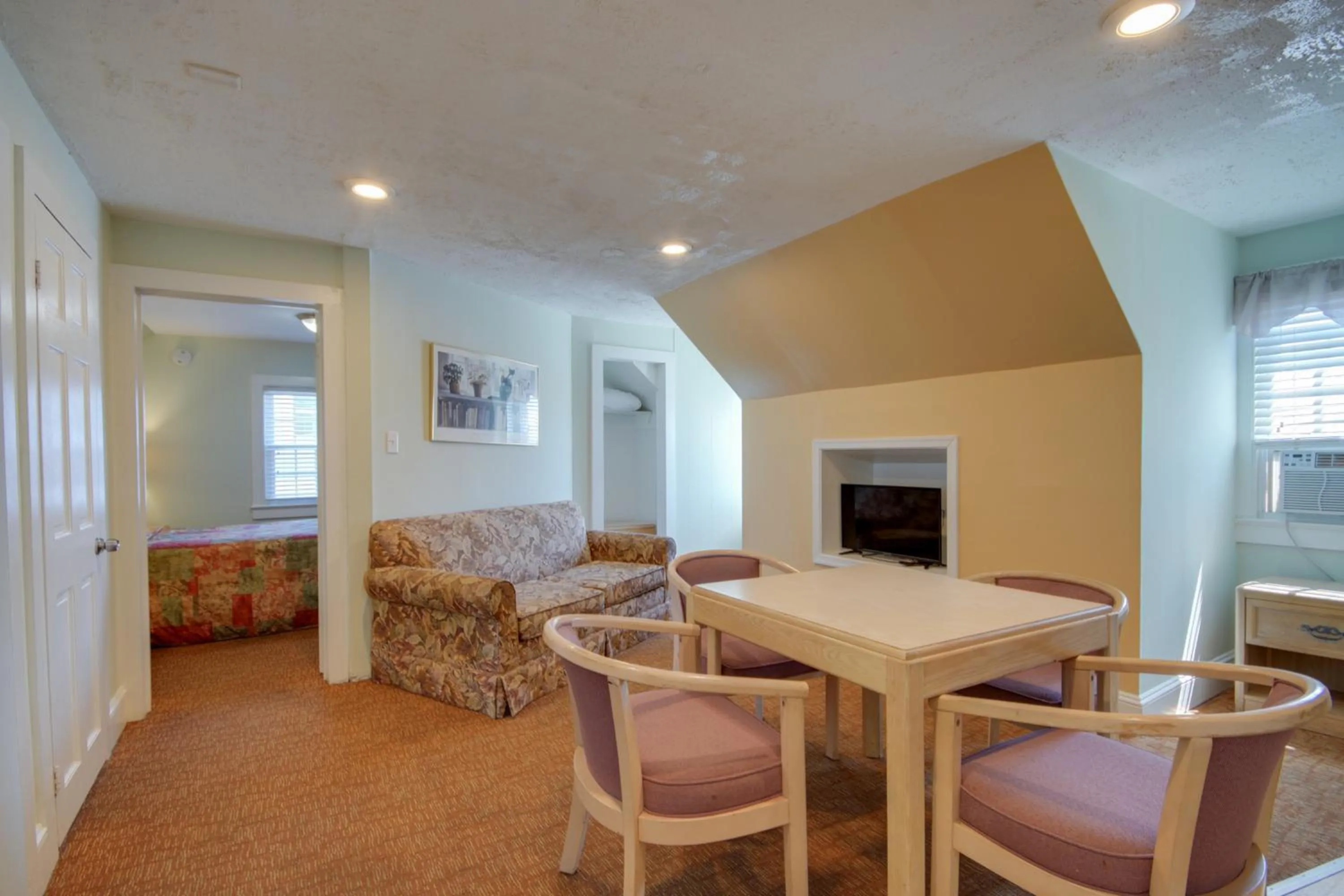 Living room in Ocean Lodge Hotel South