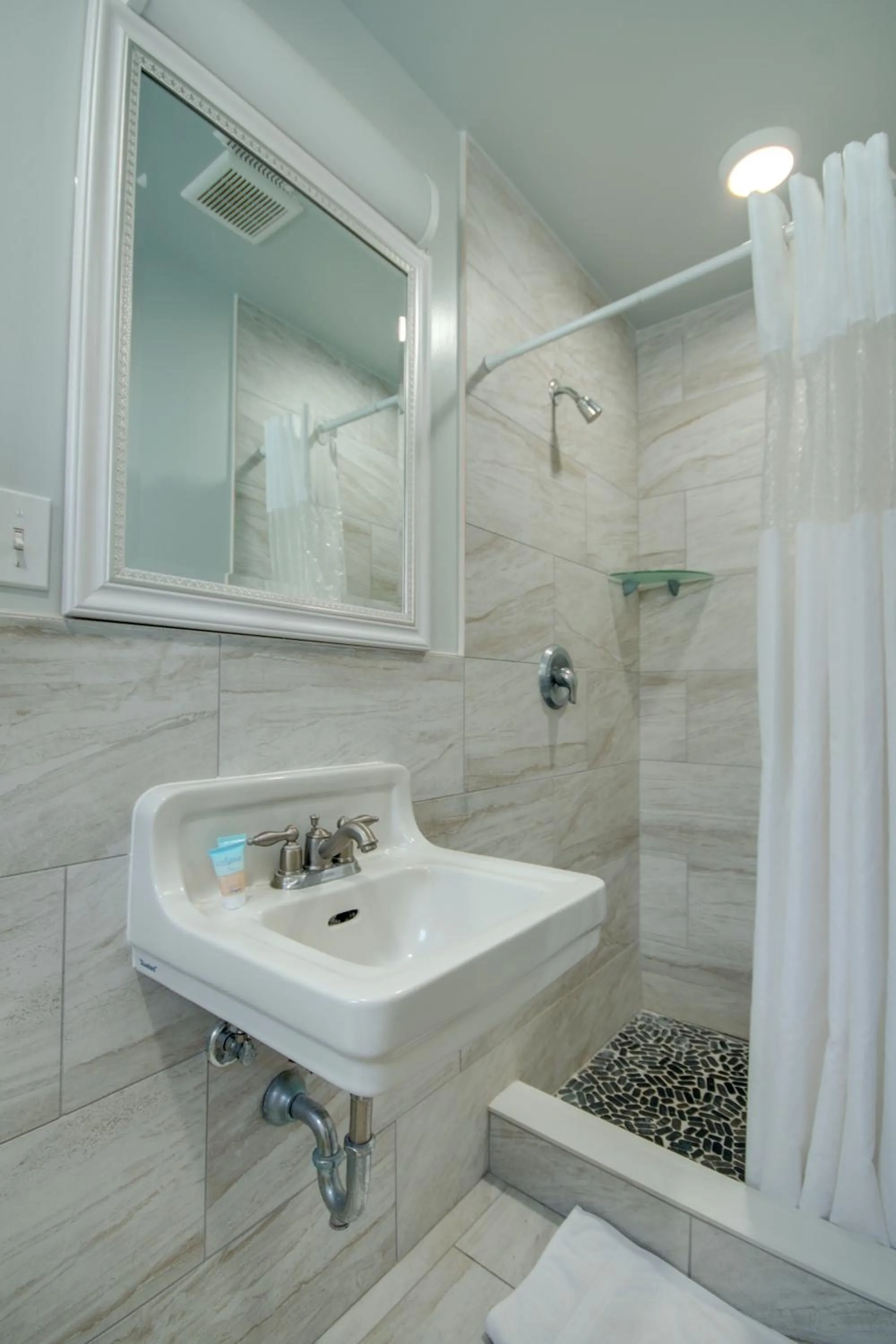 Shower in Ocean Lodge Hotel South