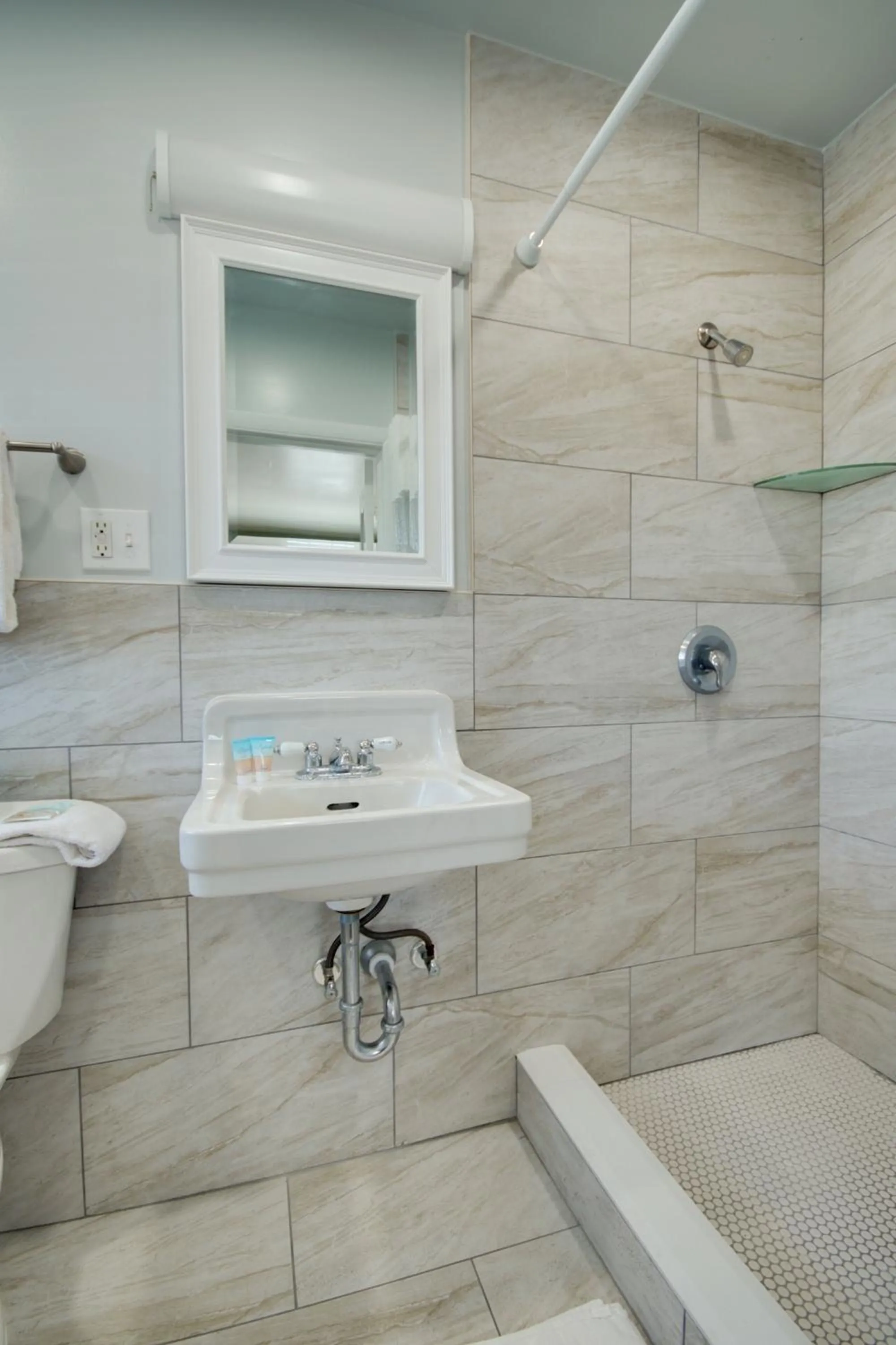 Shower in Ocean Lodge Hotel South