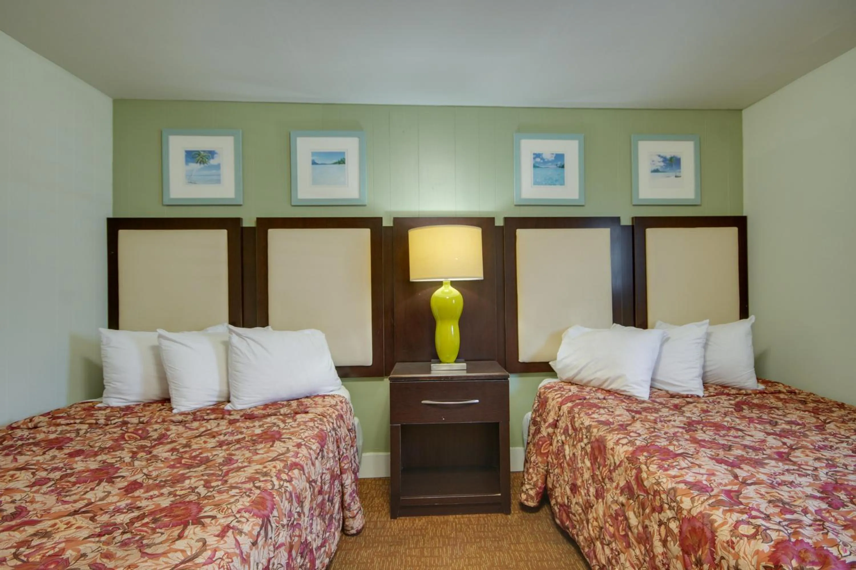 Bed in Ocean Lodge Hotel South