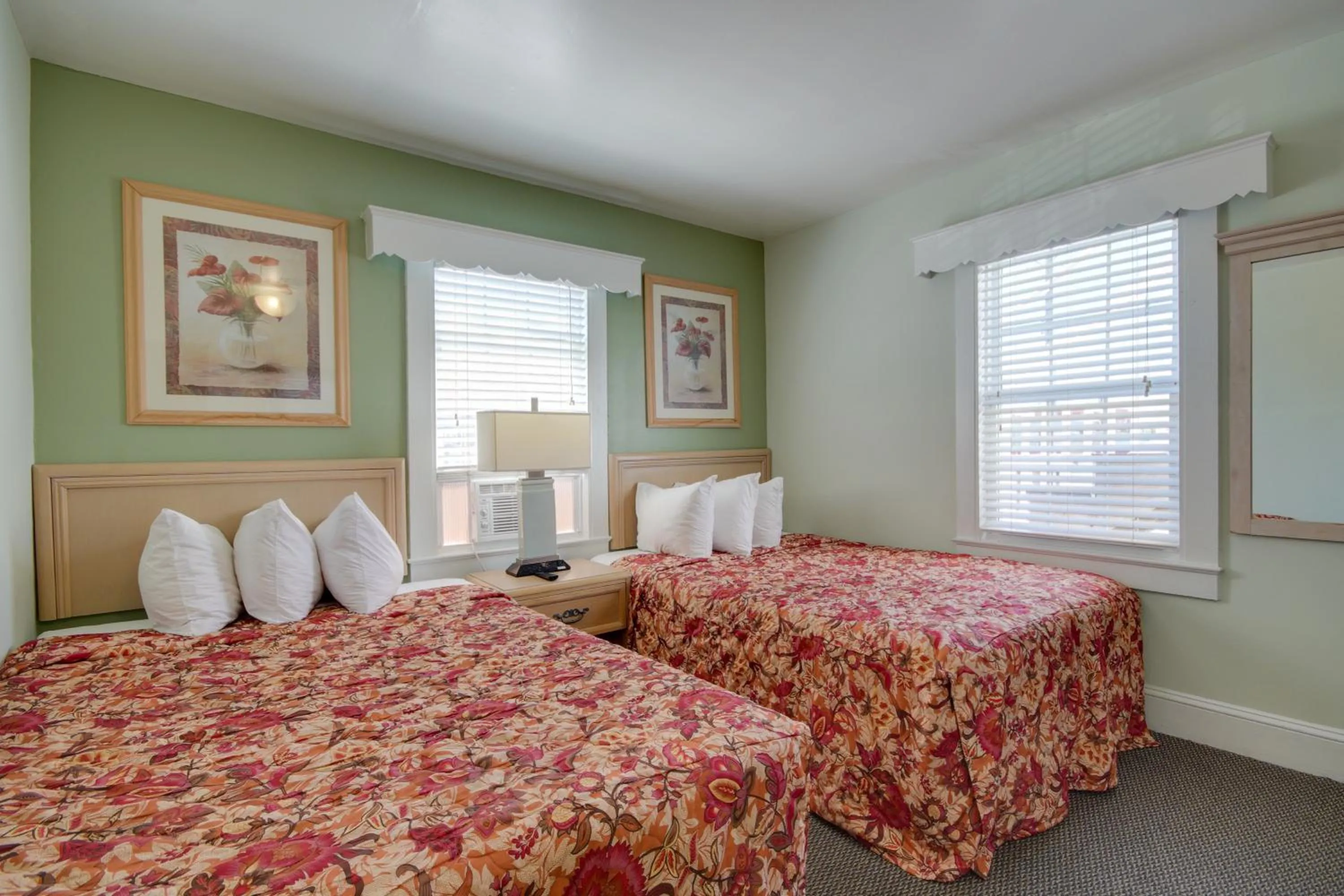 Bed in Ocean Lodge Hotel South