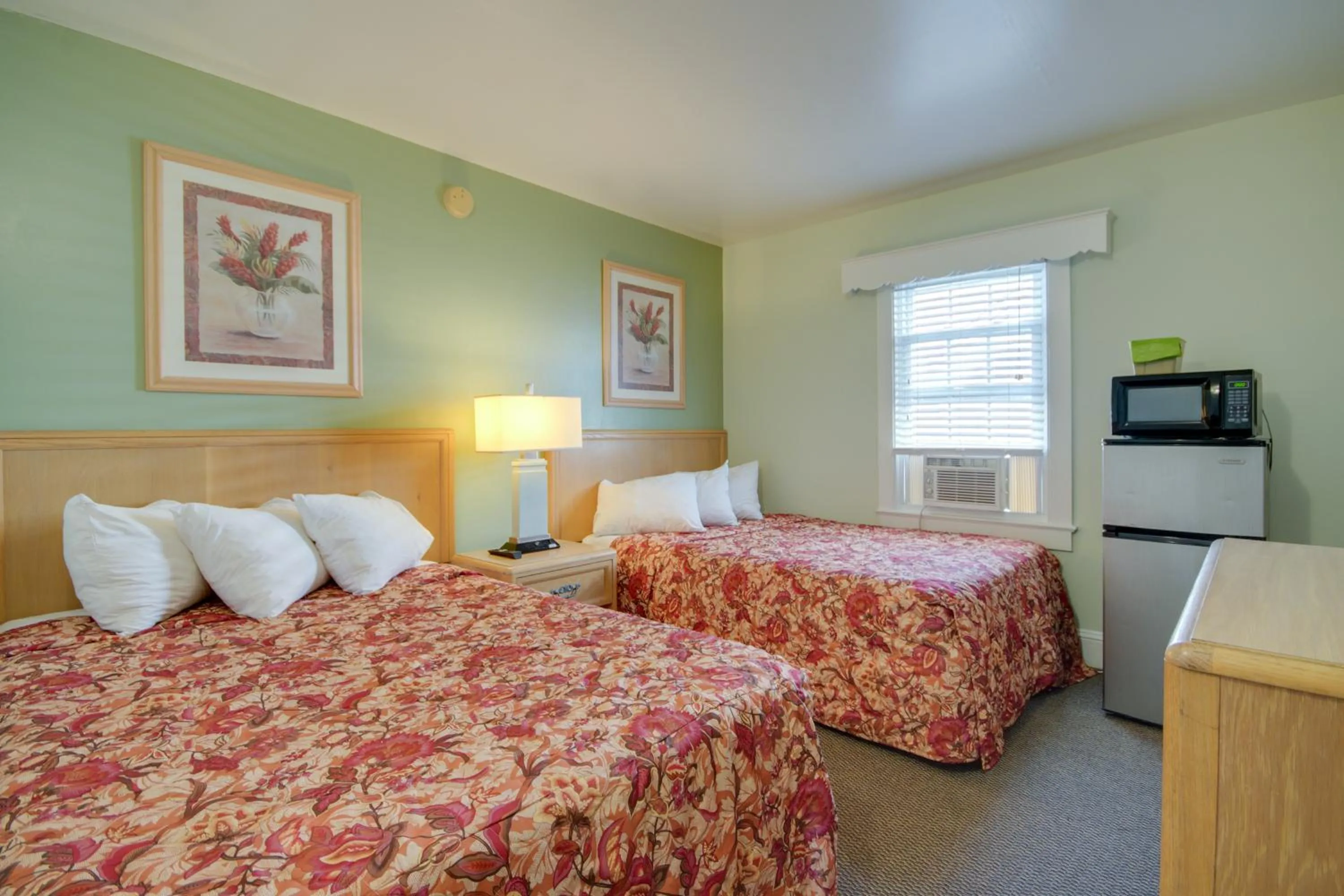 Bed in Ocean Lodge Hotel South