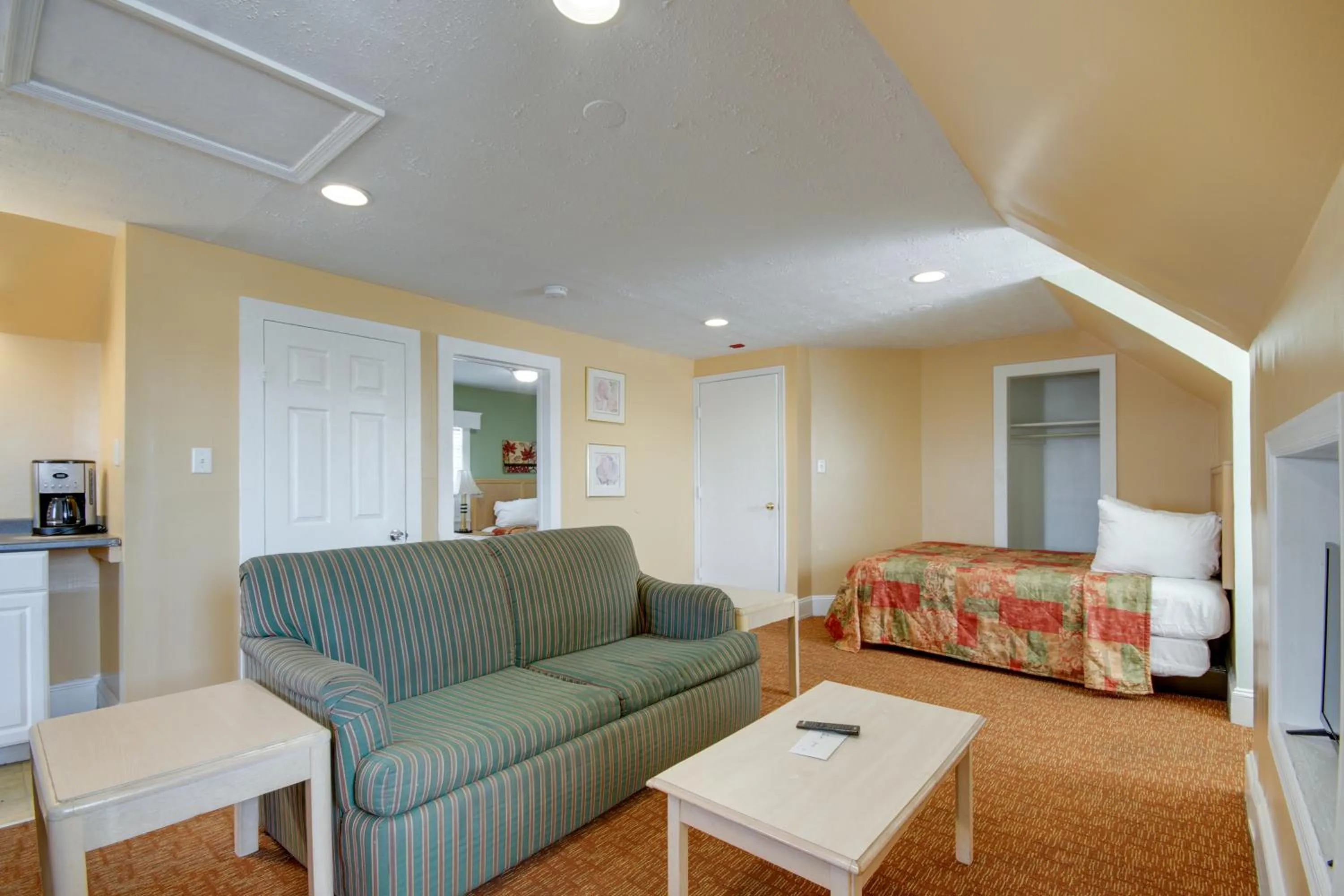 Living room in Ocean Lodge Hotel South