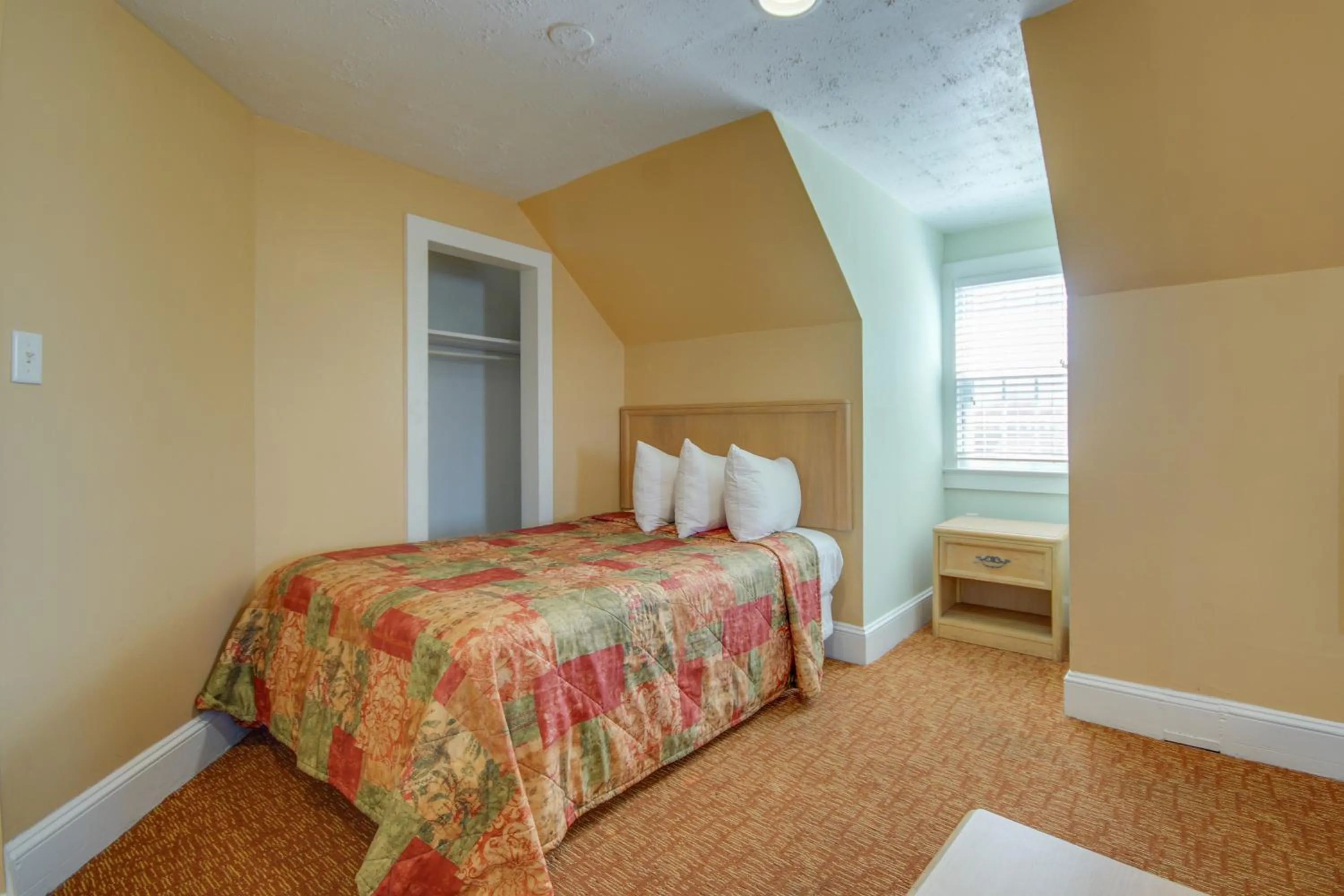 Bed in Ocean Lodge Hotel South